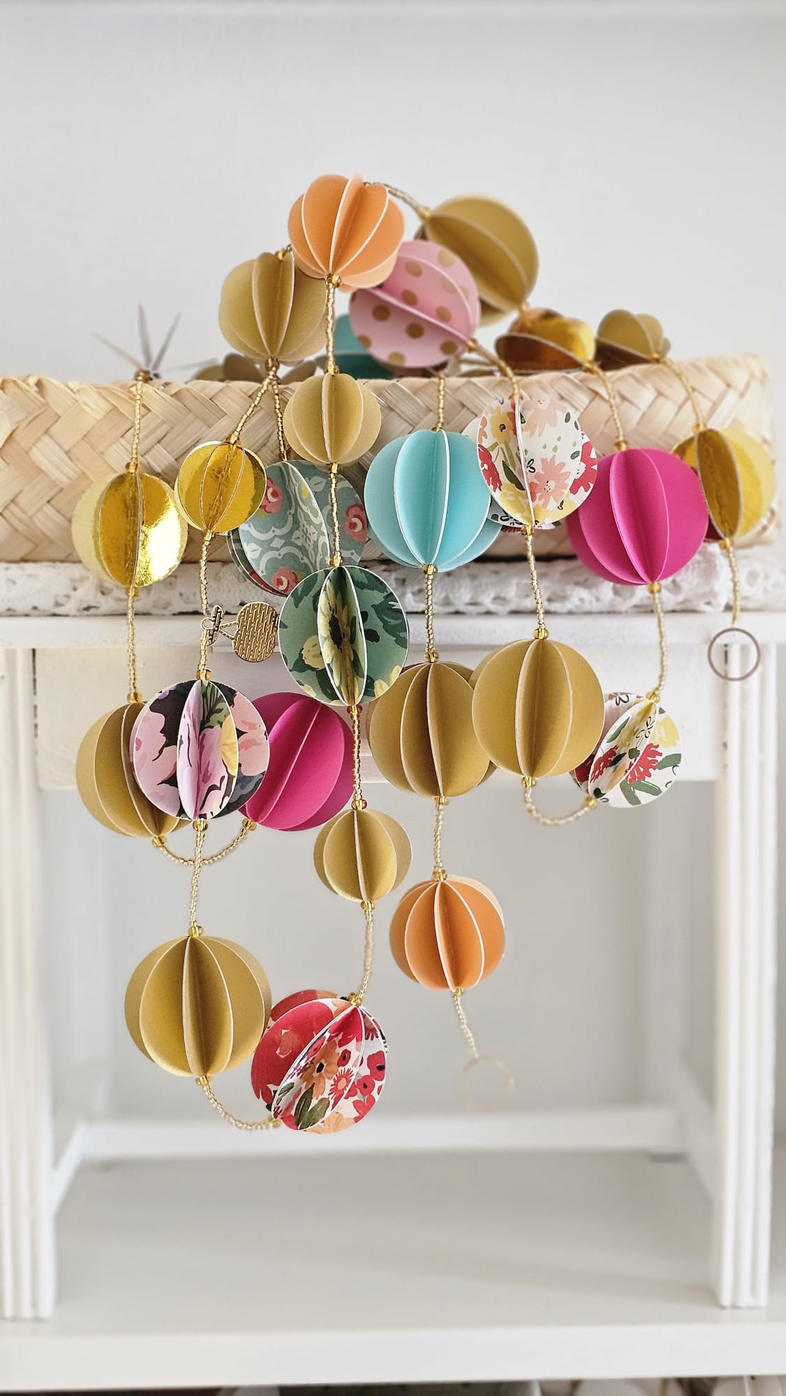 Guirlande boules en papier multicolore