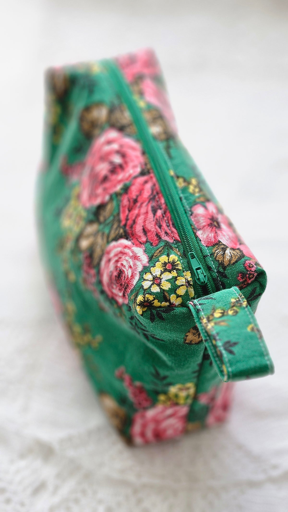 Trousse tissu fleuri vintage vert