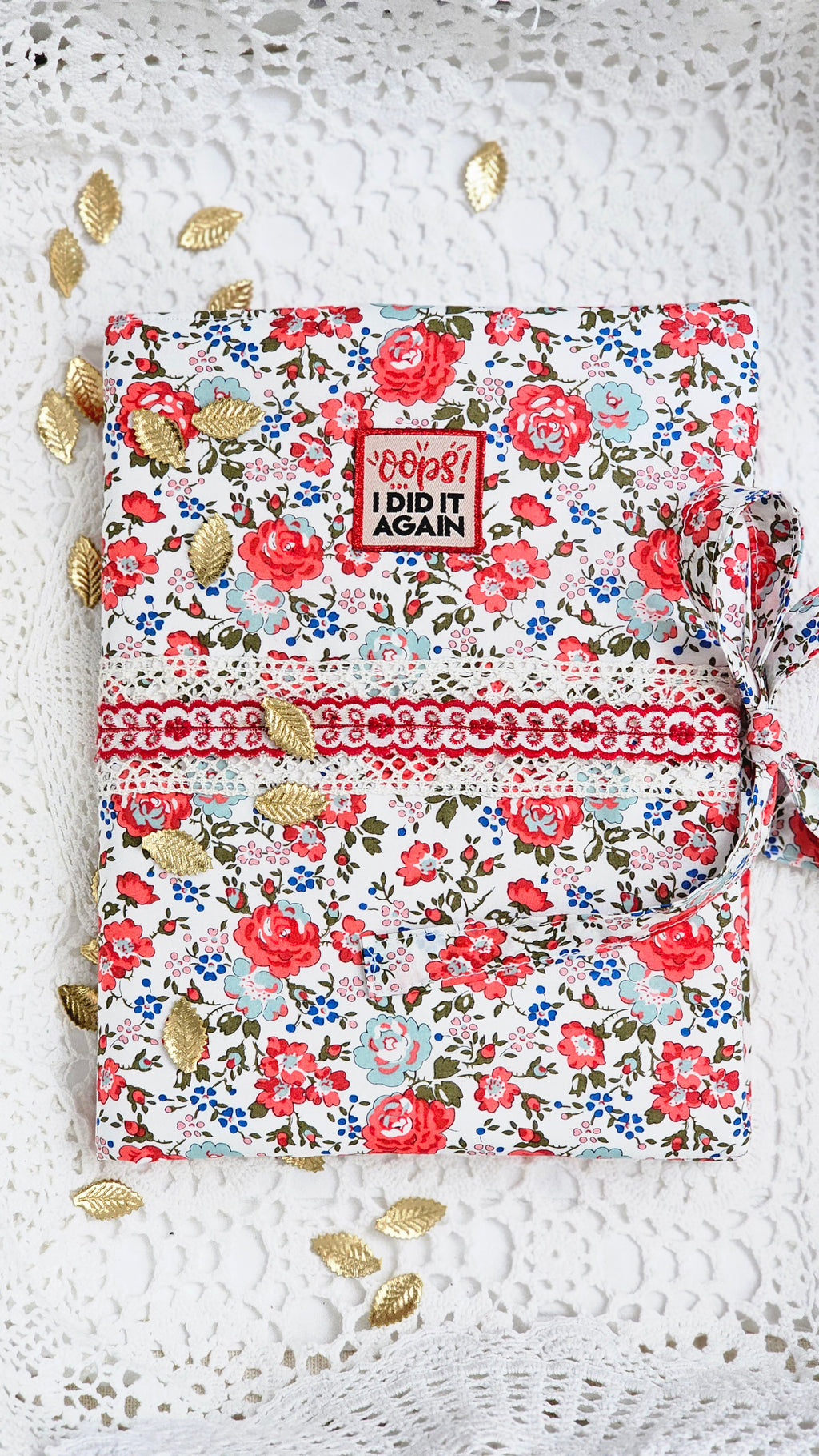 Housse de cahier liberty et dentelle avec magnet