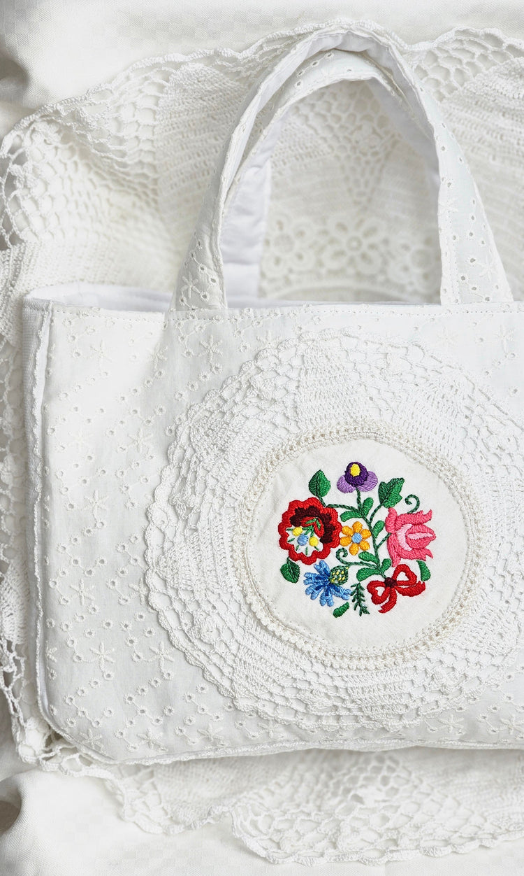 Joli sac blanc avec broderie