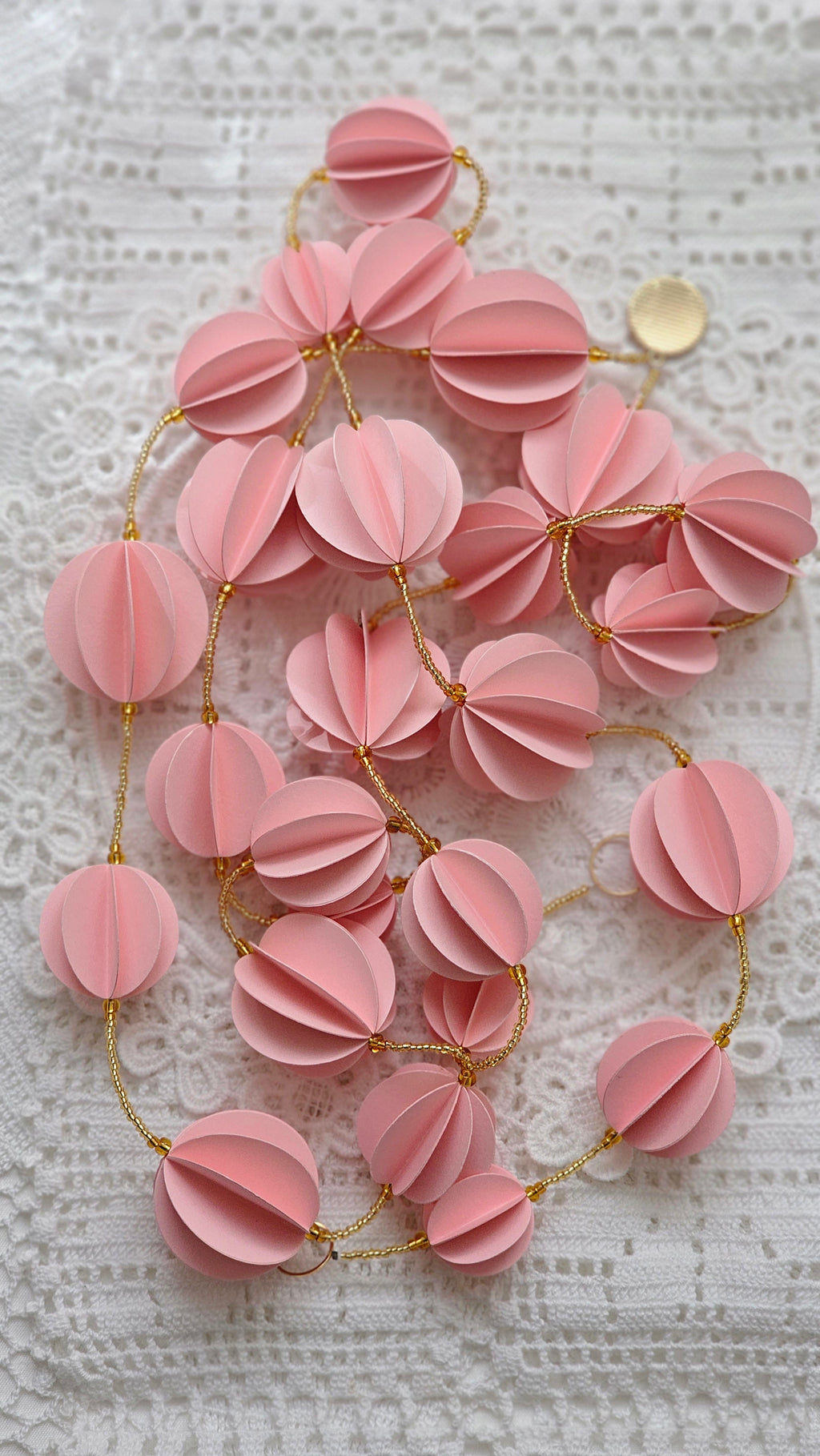 Guirlande décorative en papier rose