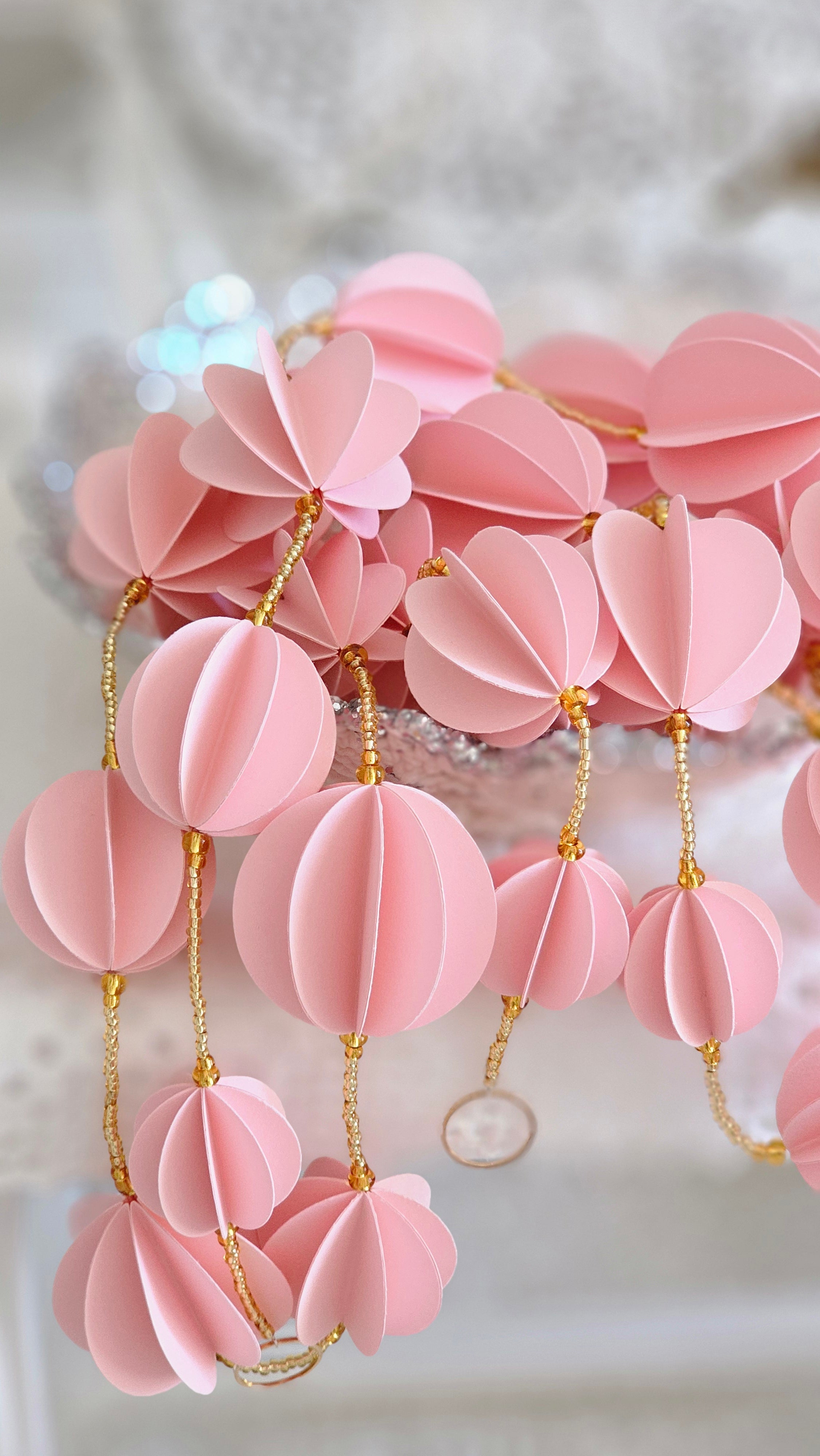 Guirlande décorative en papier rose
