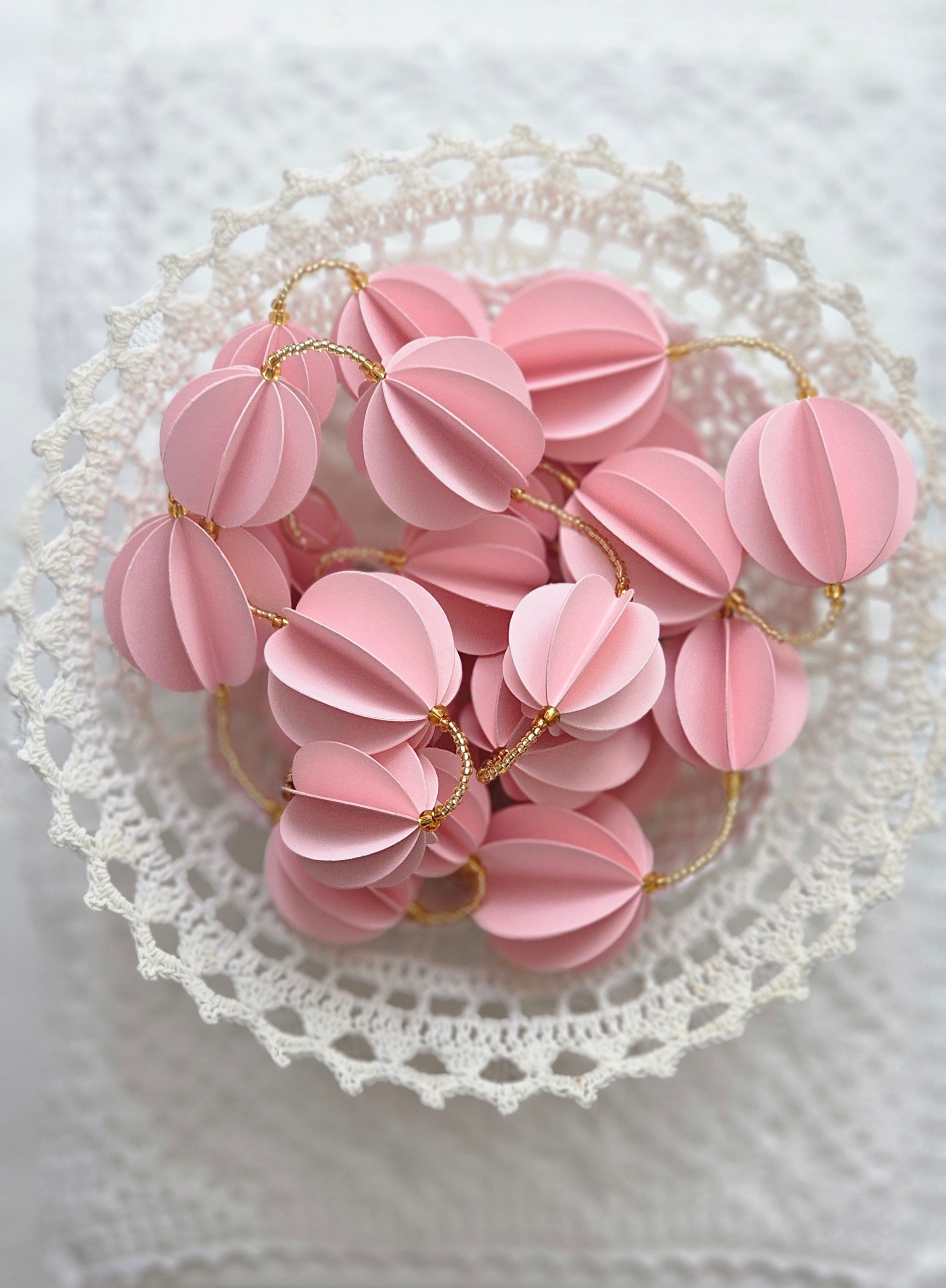 Guirlande décorative en papier rose