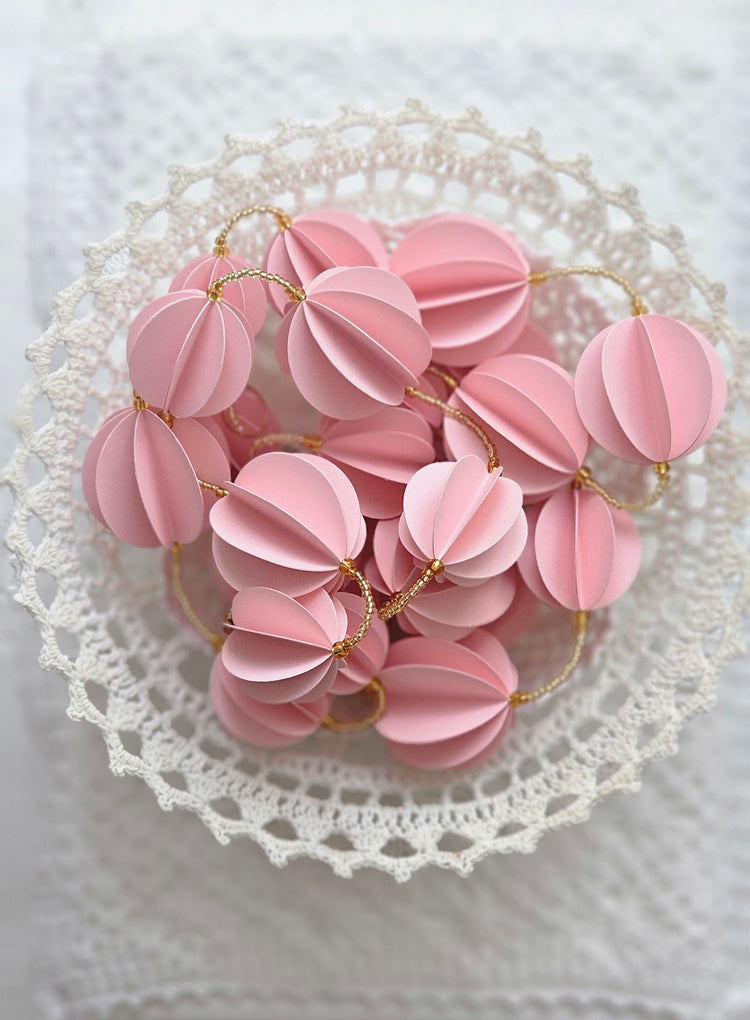 Guirlande décorative en papier rose