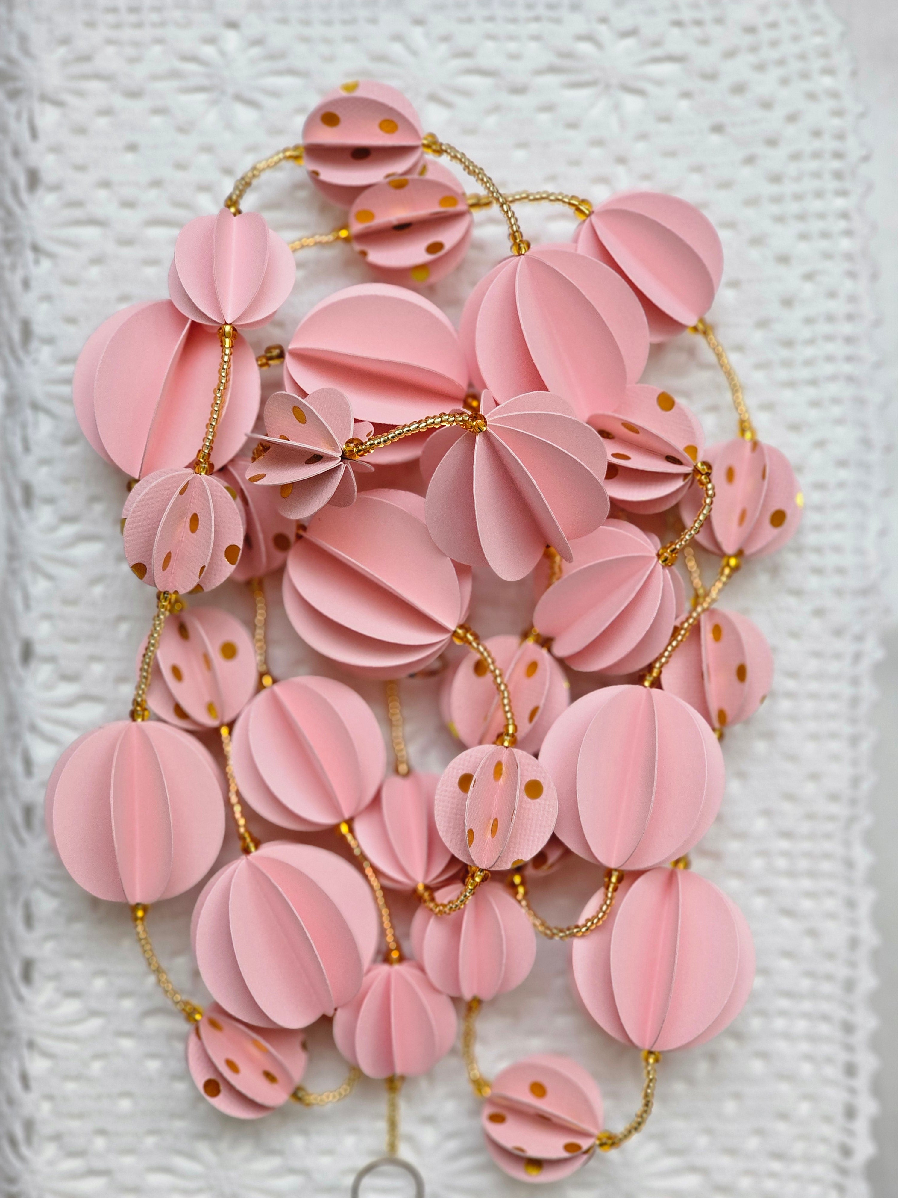 Guirlande décorative en papier rose