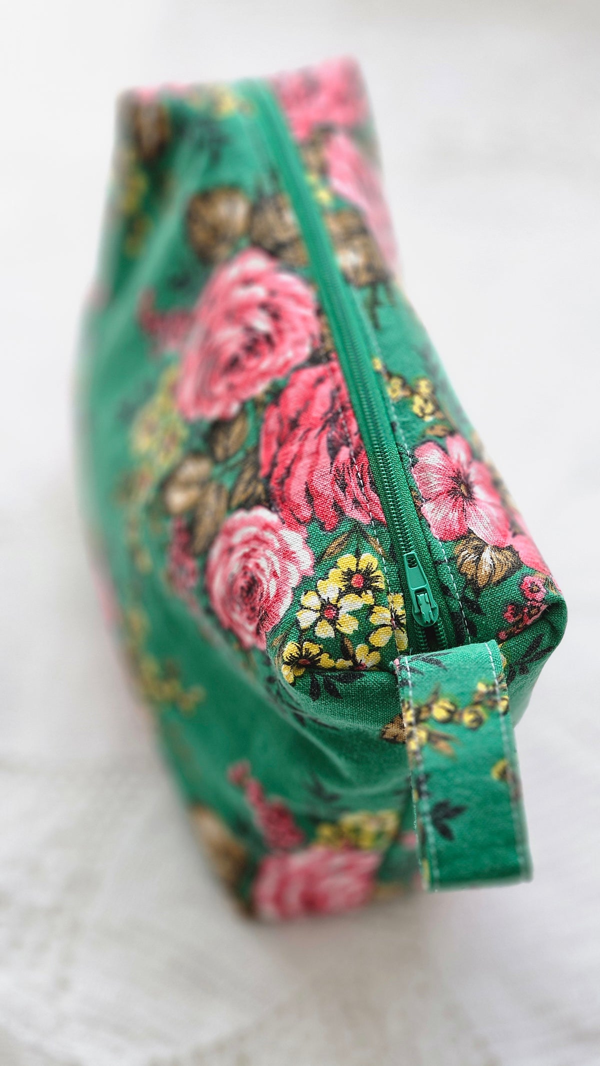 Trousse tissu fleuri vintage vert