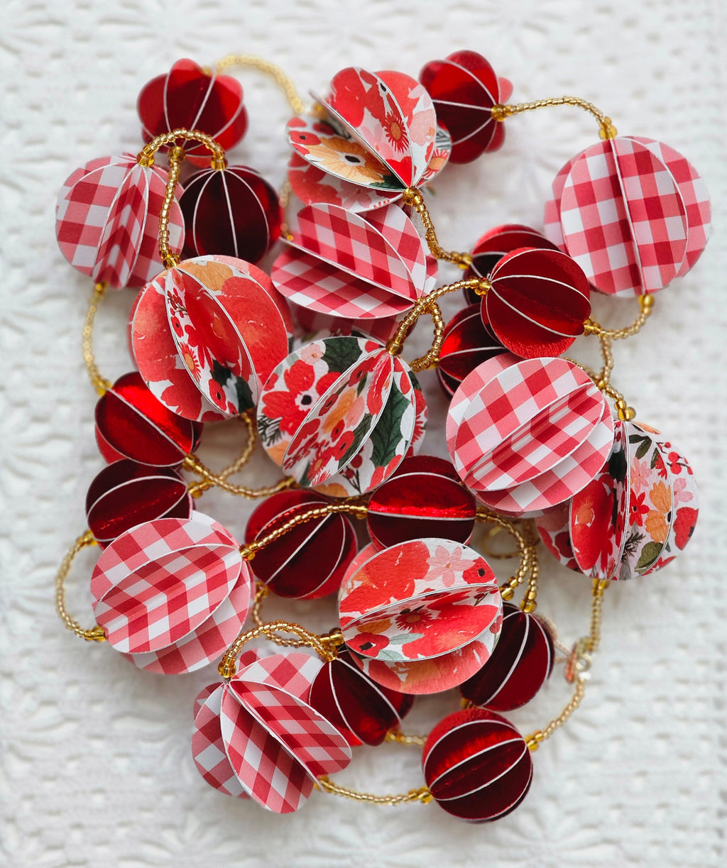 Guirlande décorative en papier rouge