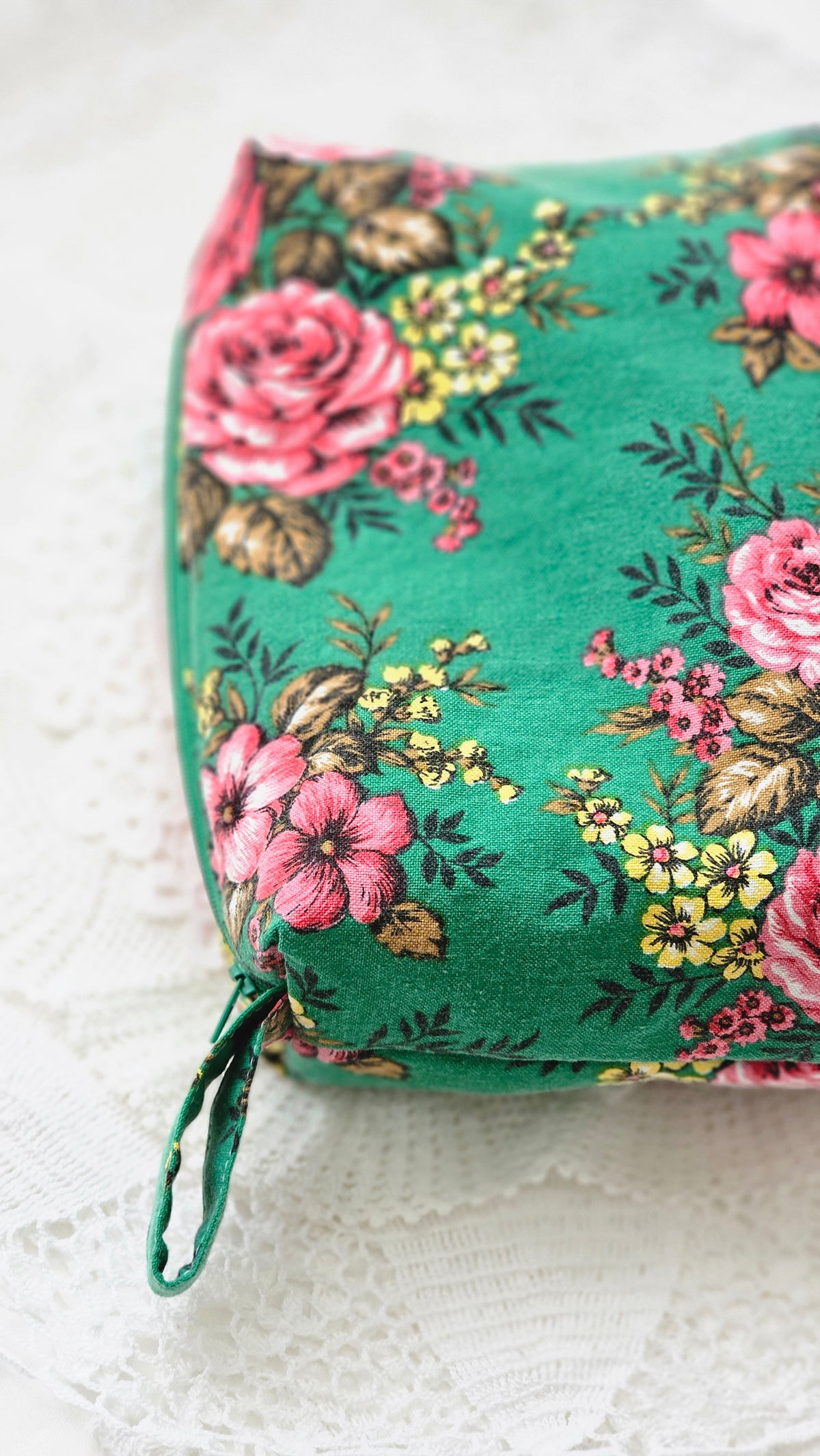 Trousse tissu fleuri vintage vert
