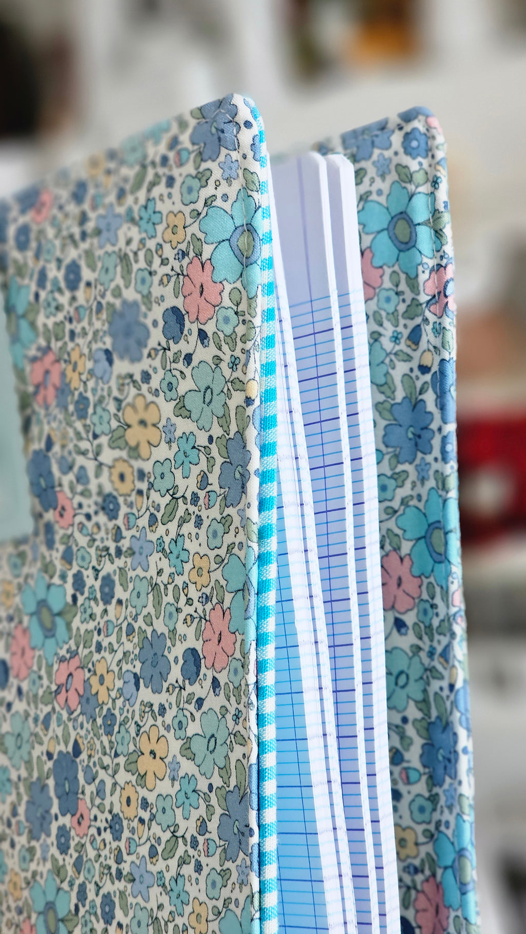 Protège cahier tissu fleuri bleu