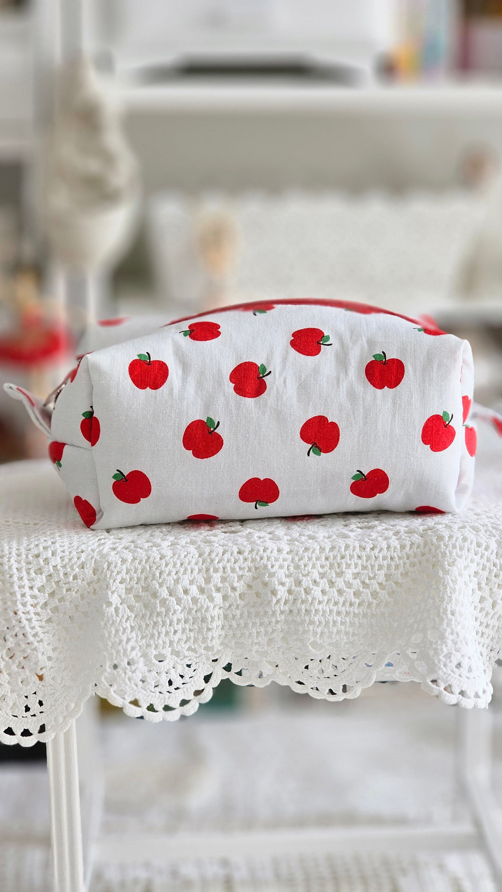 Trousse petites pommes rouges