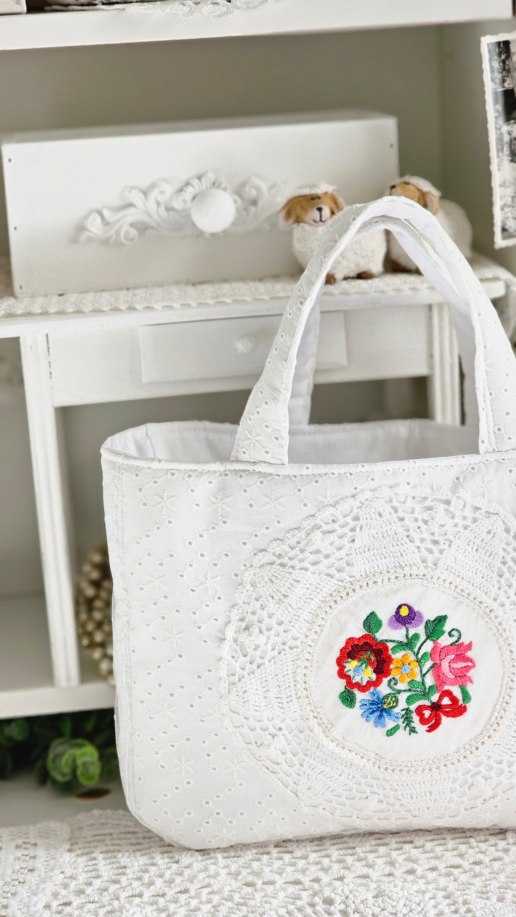 Joli sac blanc avec broderie