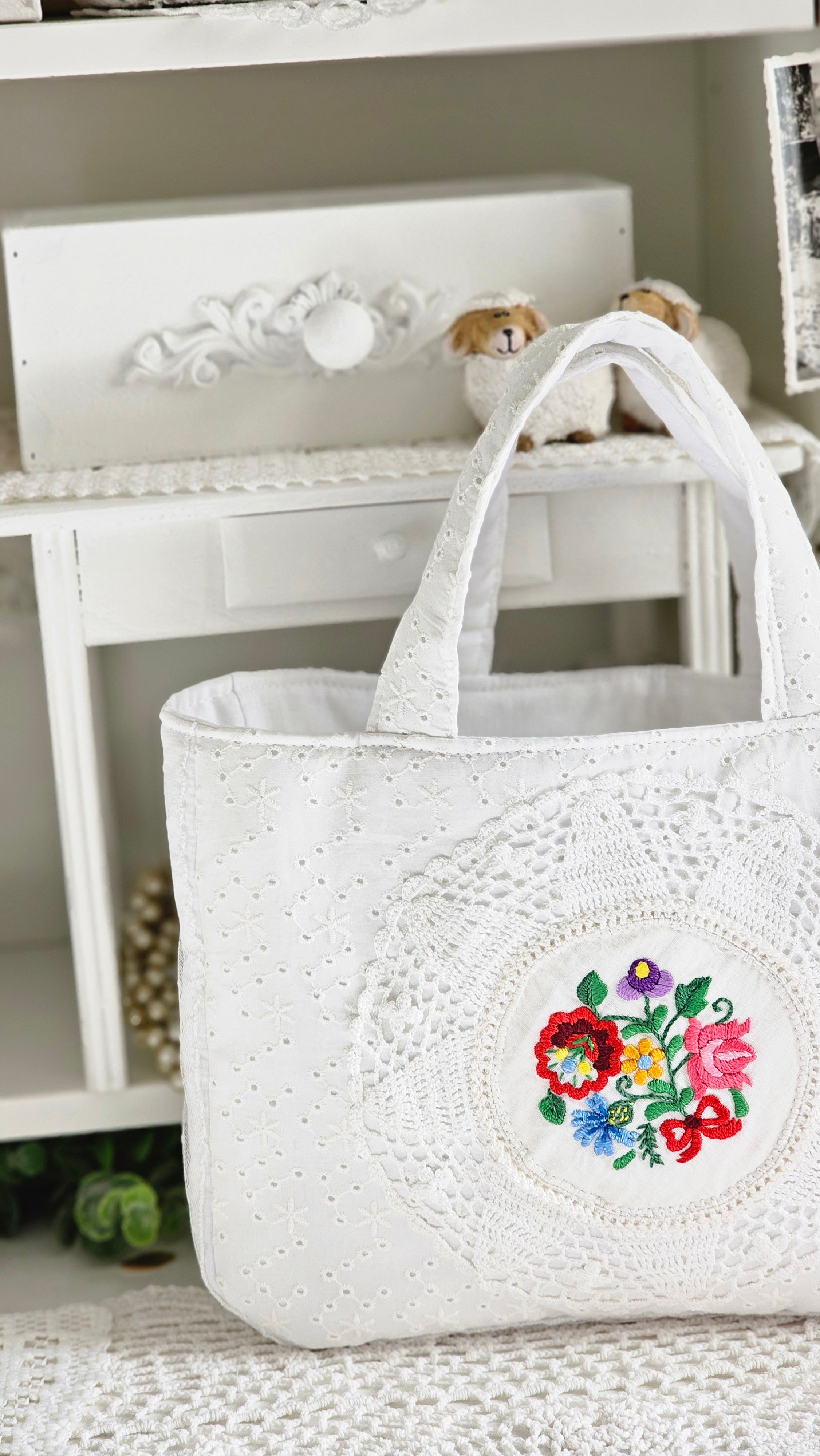 Joli sac blanc avec broderie