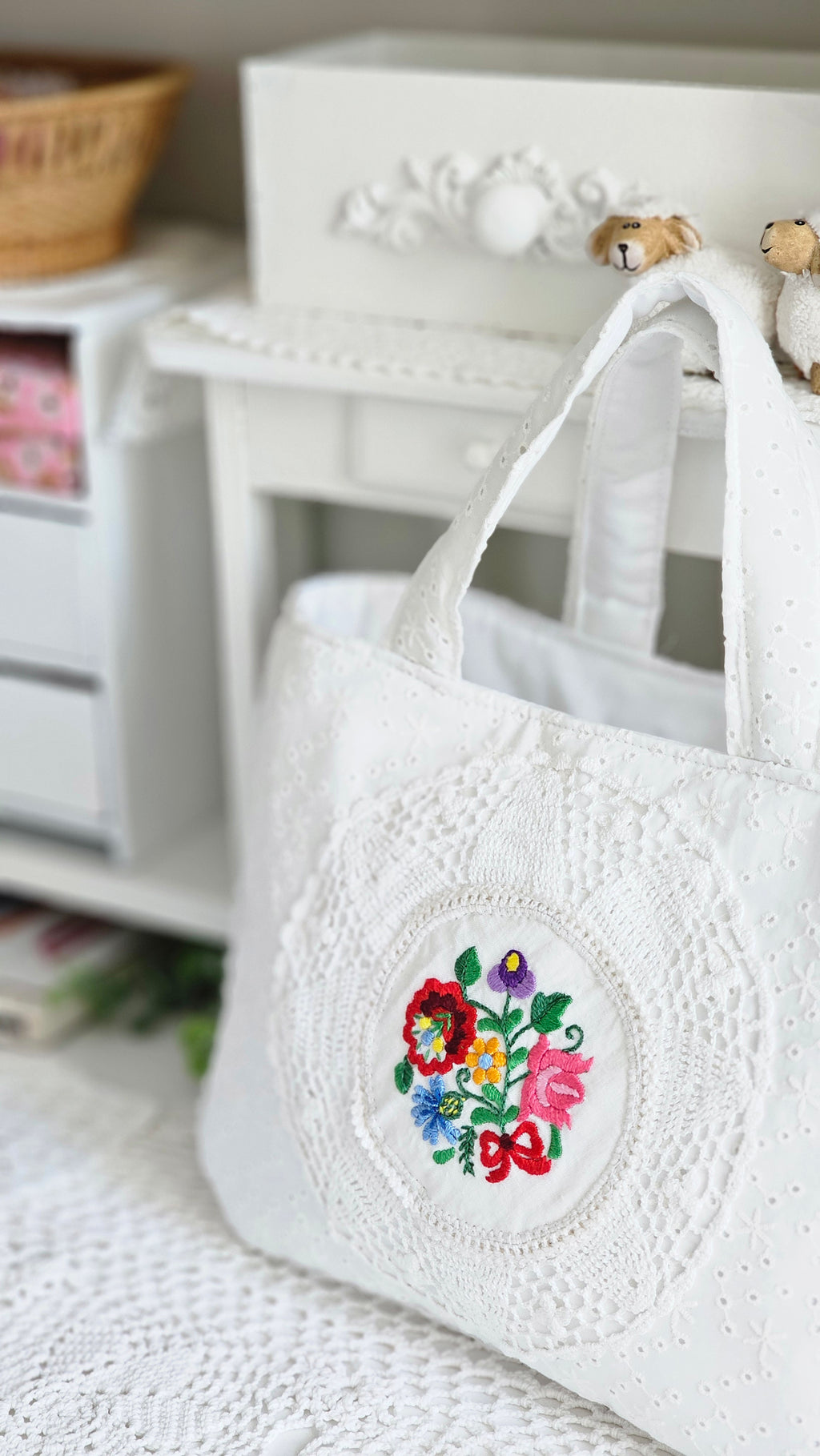 Joli sac blanc avec broderie