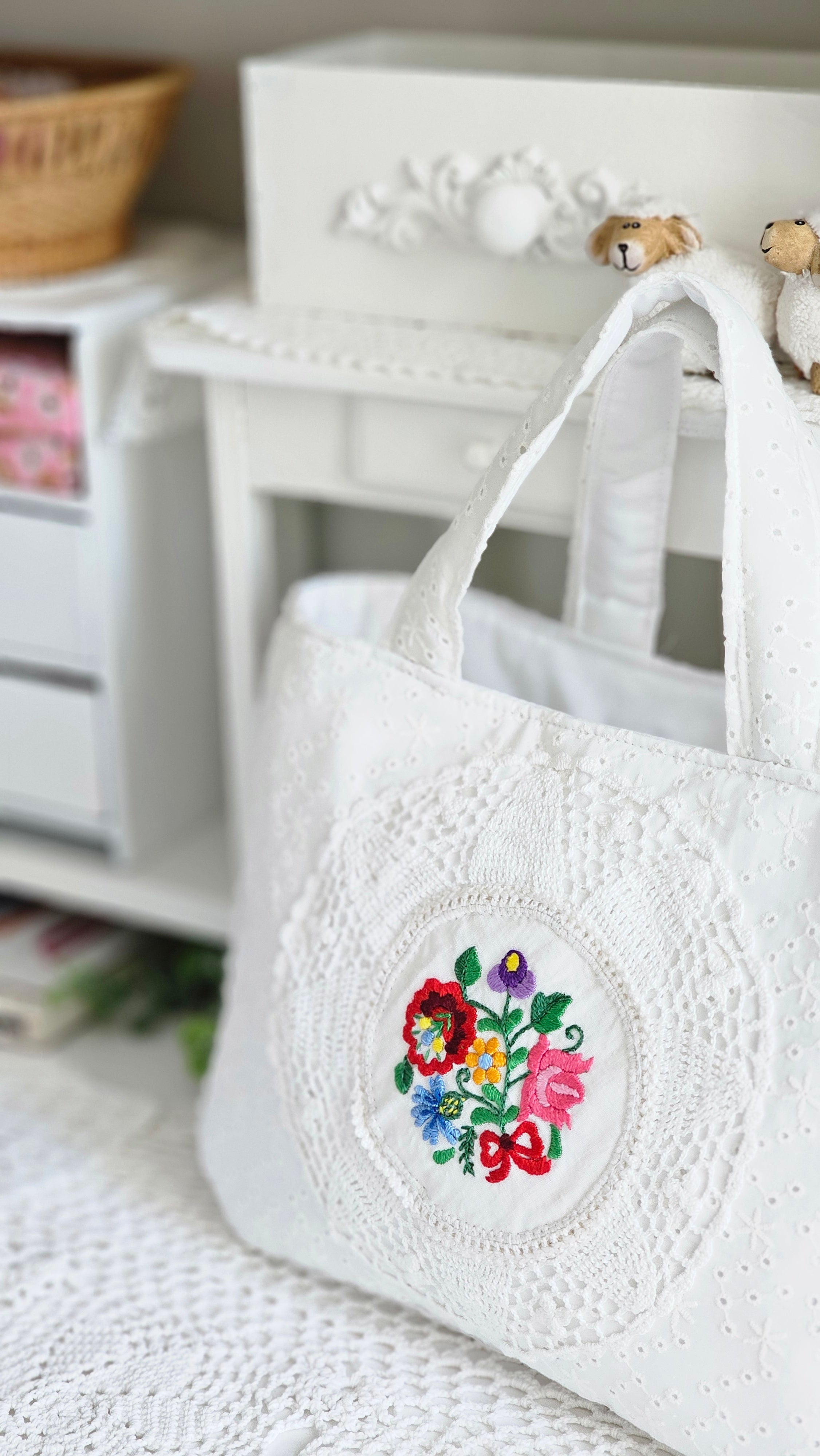 Joli sac blanc avec broderie