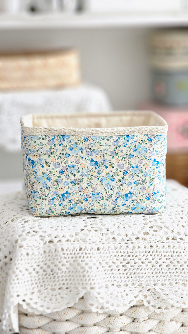 Corbeille tissu fleuri bleu