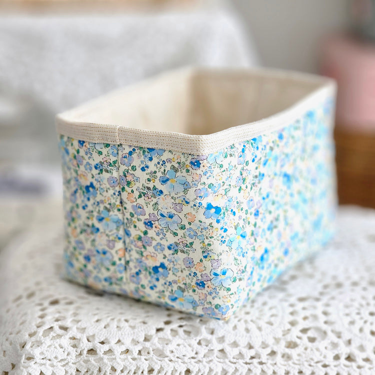 Corbeille tissu fleuri bleu