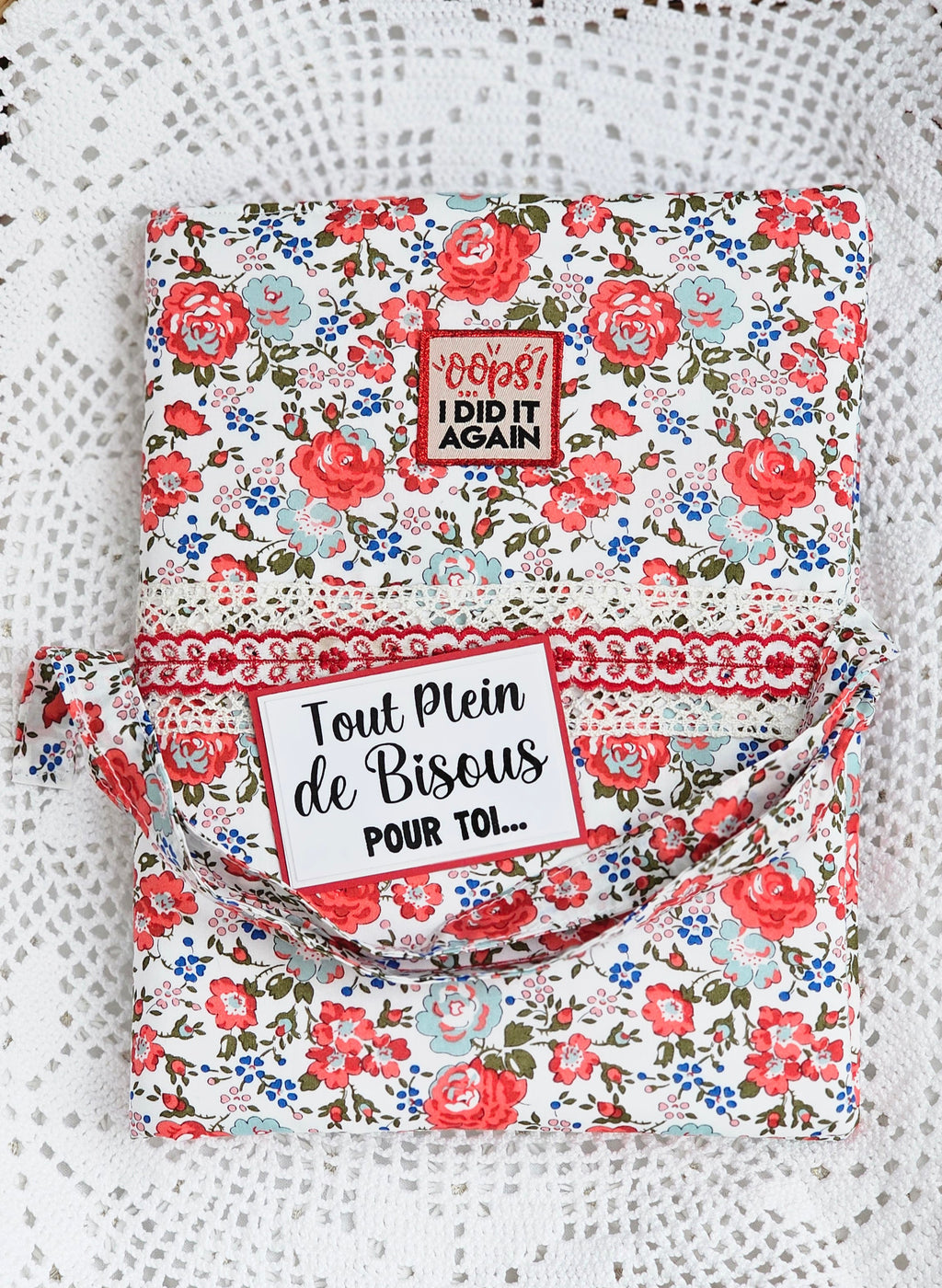 Housse de cahier liberty et dentelle avec magnet