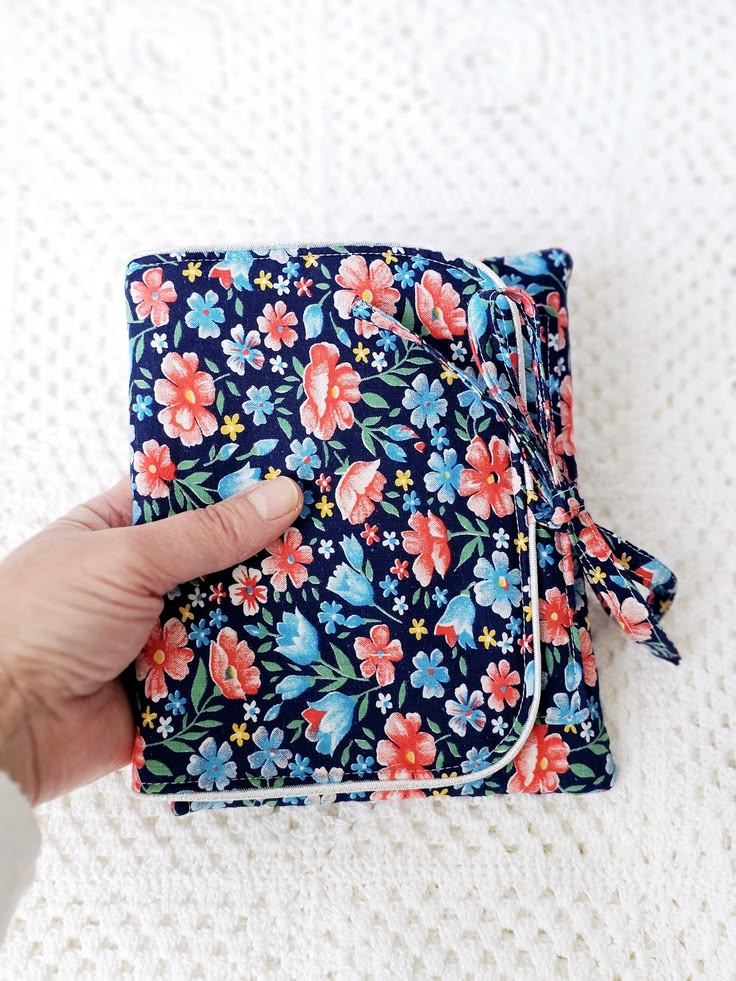 Pochette tissu coton fleuri et passepoil