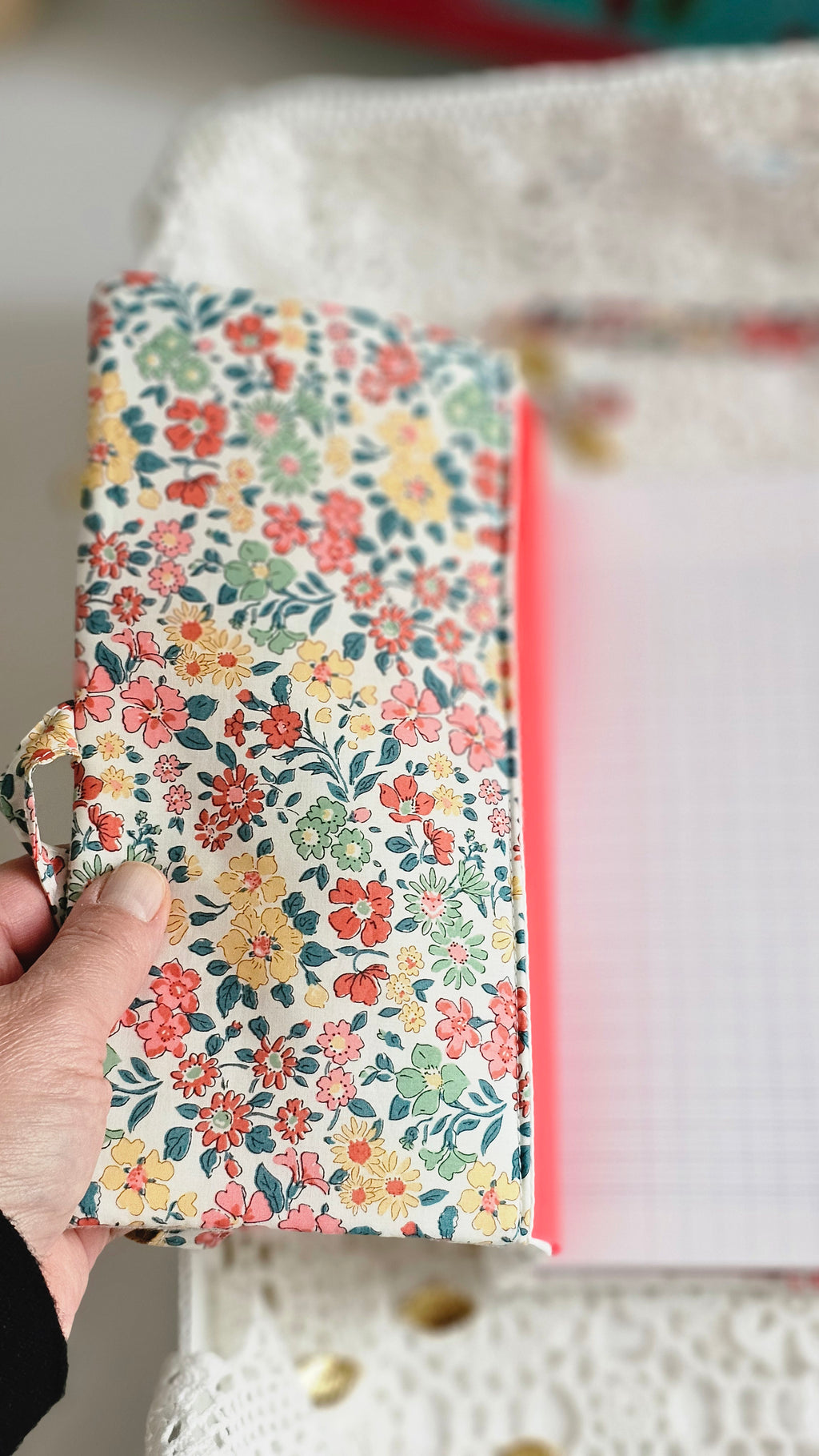 Protège cahier liberty et dentelle avec magnet