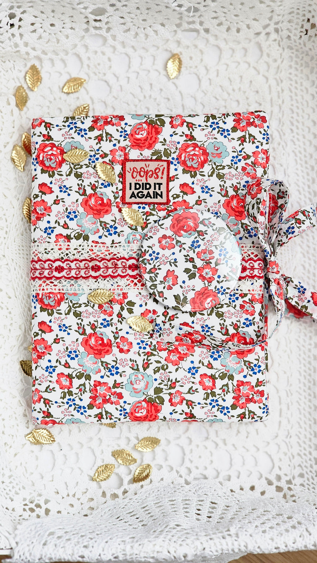 Housse de cahier liberty et dentelle avec magnet