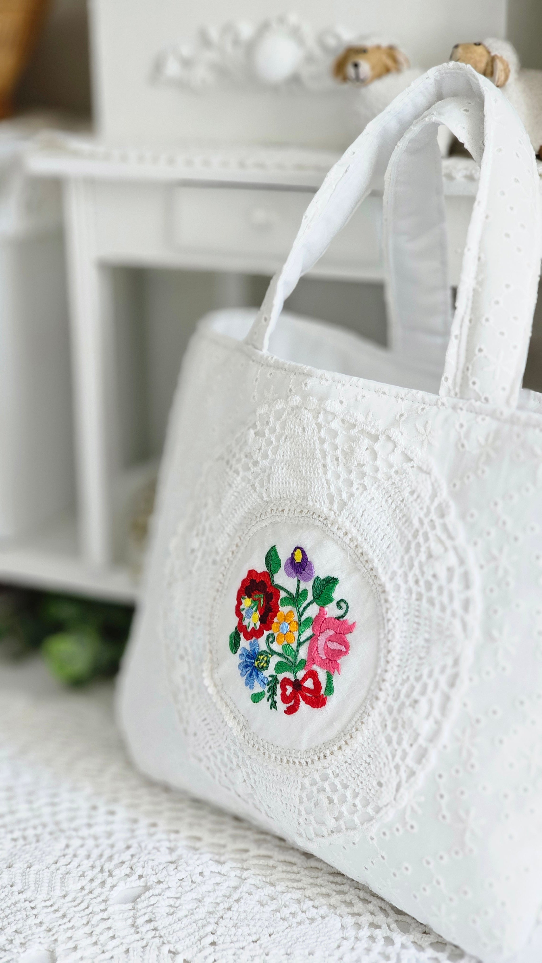 Joli sac blanc avec broderie