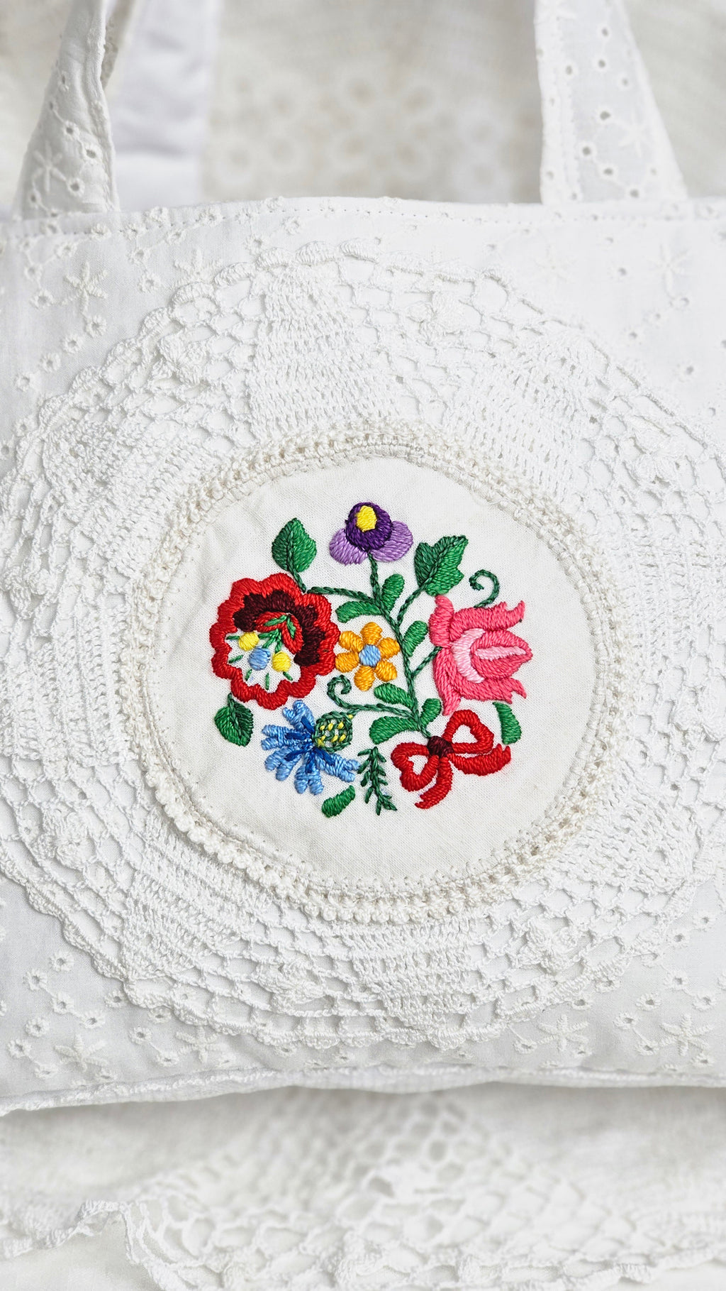 Joli sac blanc avec broderie