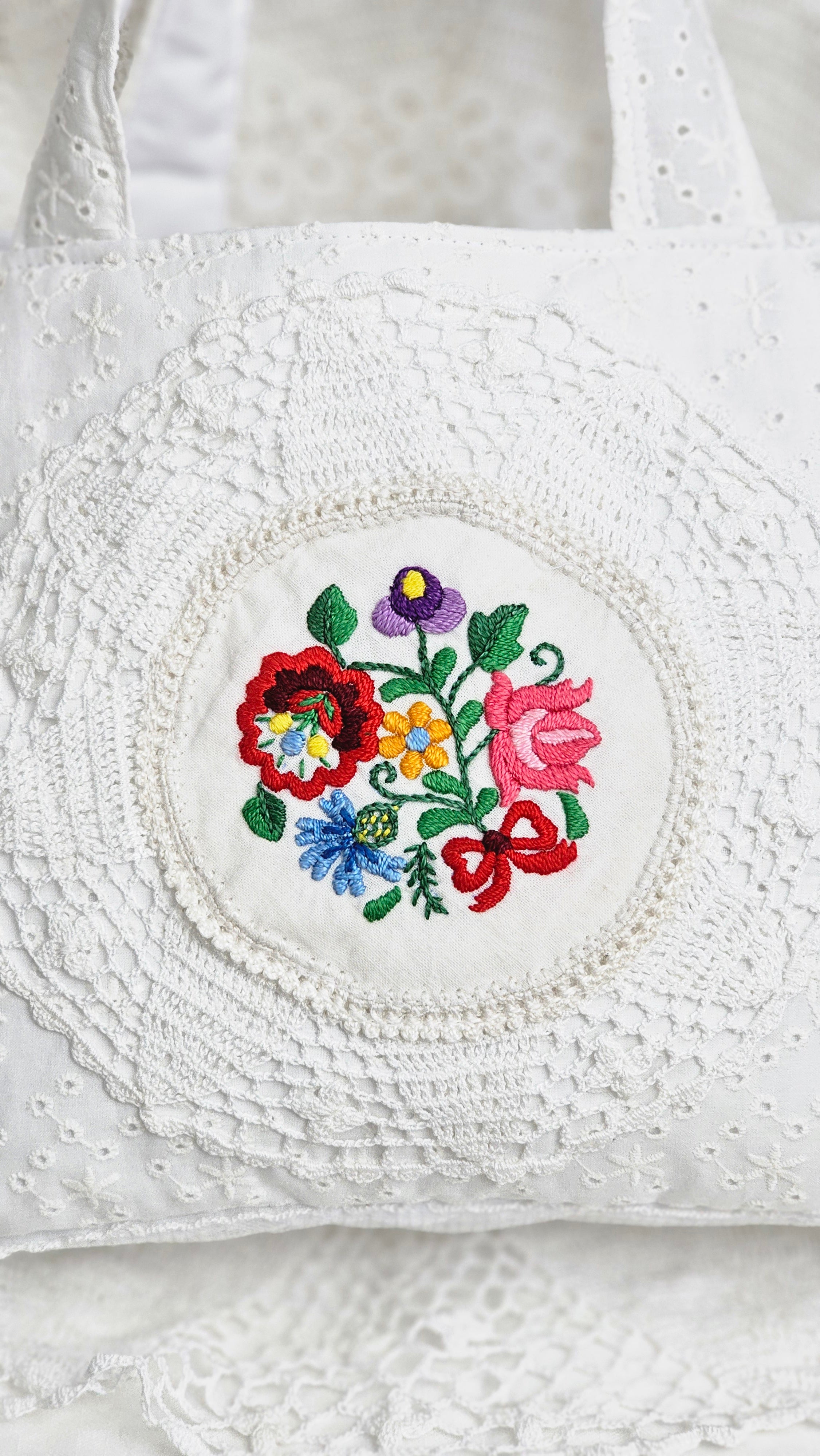 Joli sac blanc avec broderie