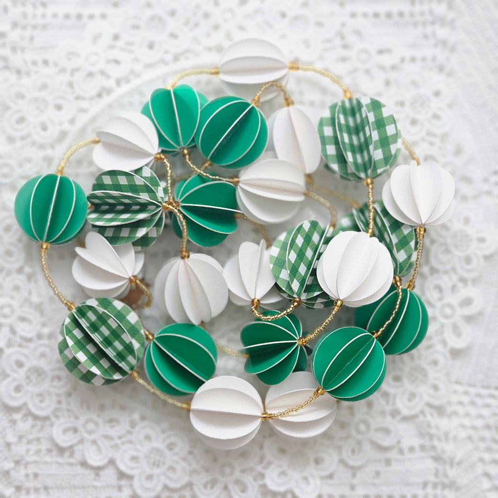 Guirlande décorative en papier vert et blanc