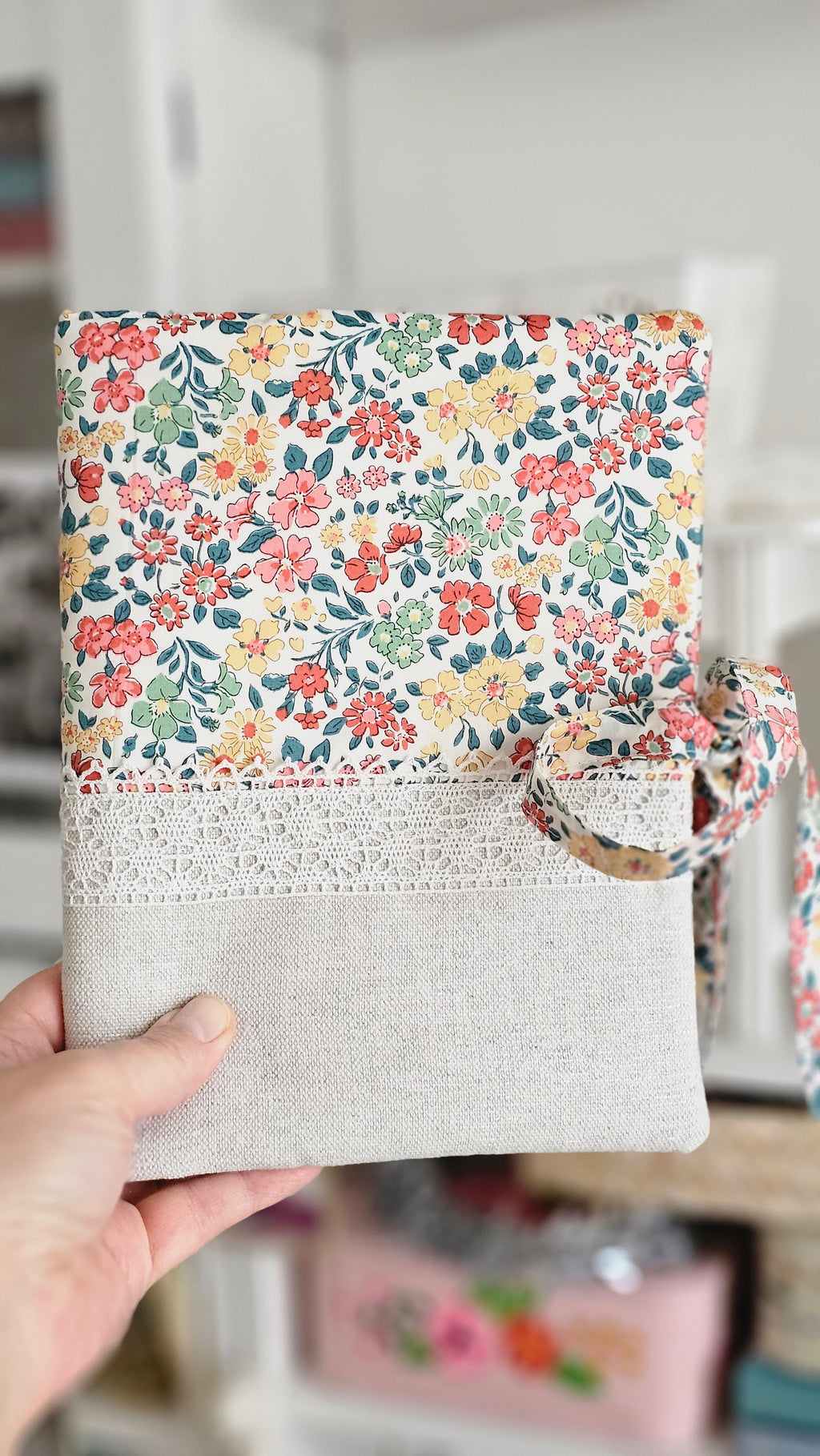 Protège cahier liberty et dentelle avec magnet