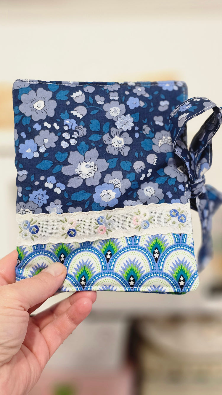 Pochette petit format tissu motif bleu