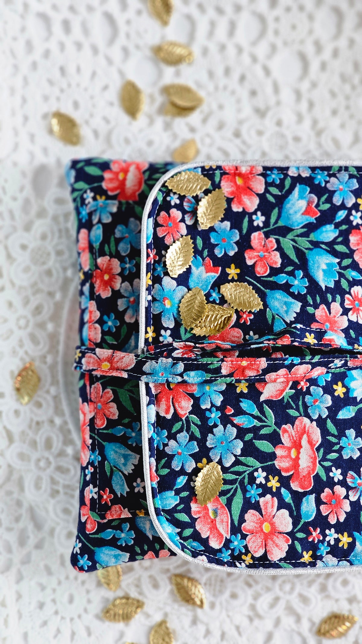 Pochette tissu coton fleuri et passepoil