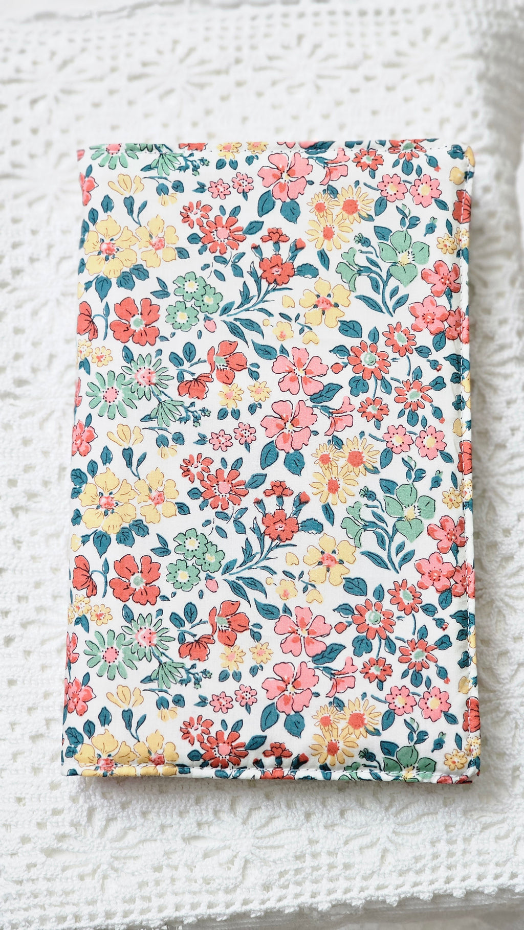 Housse tissu liberty pour livre de poche
