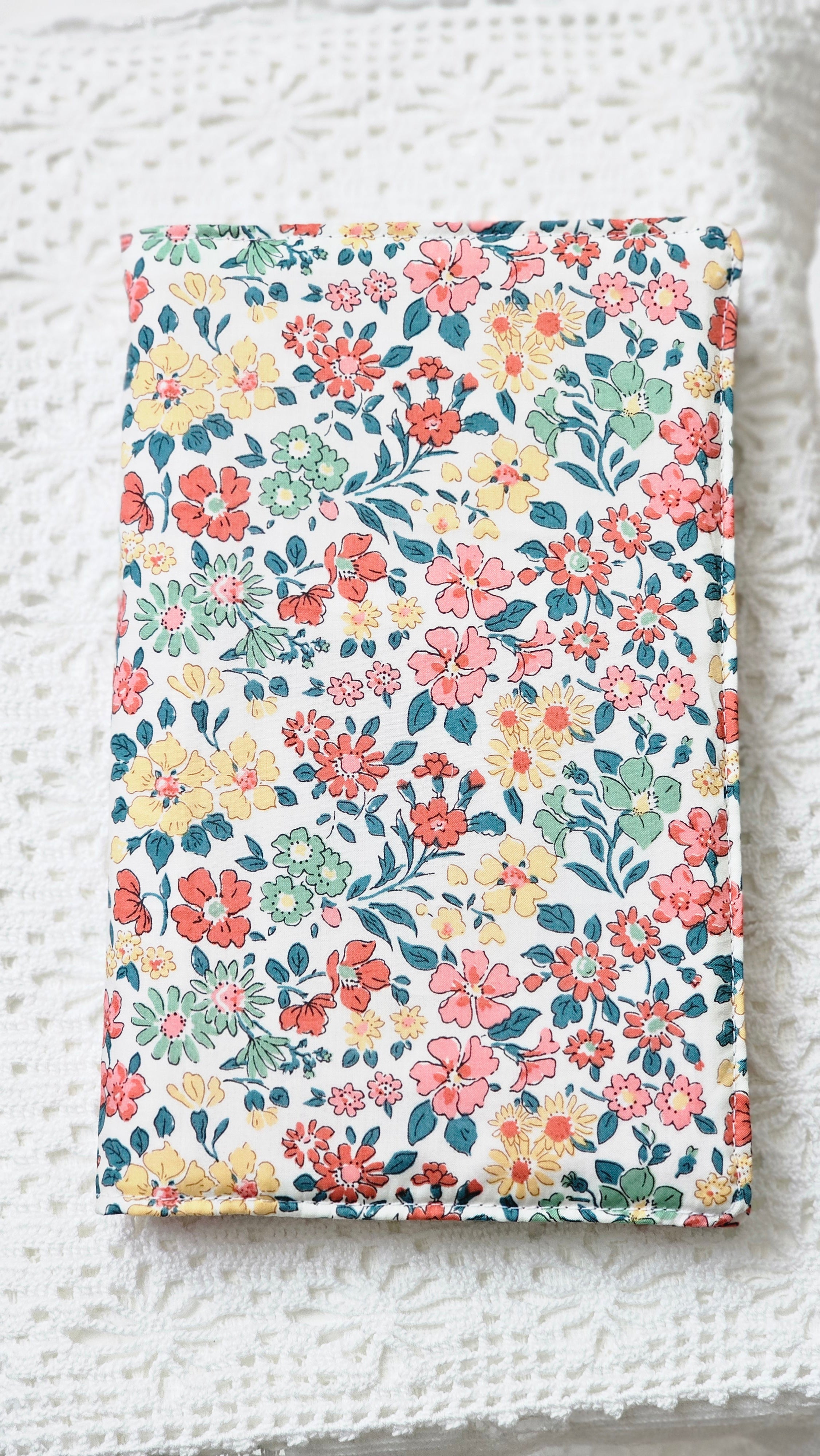 Housse tissu liberty pour livre de poche