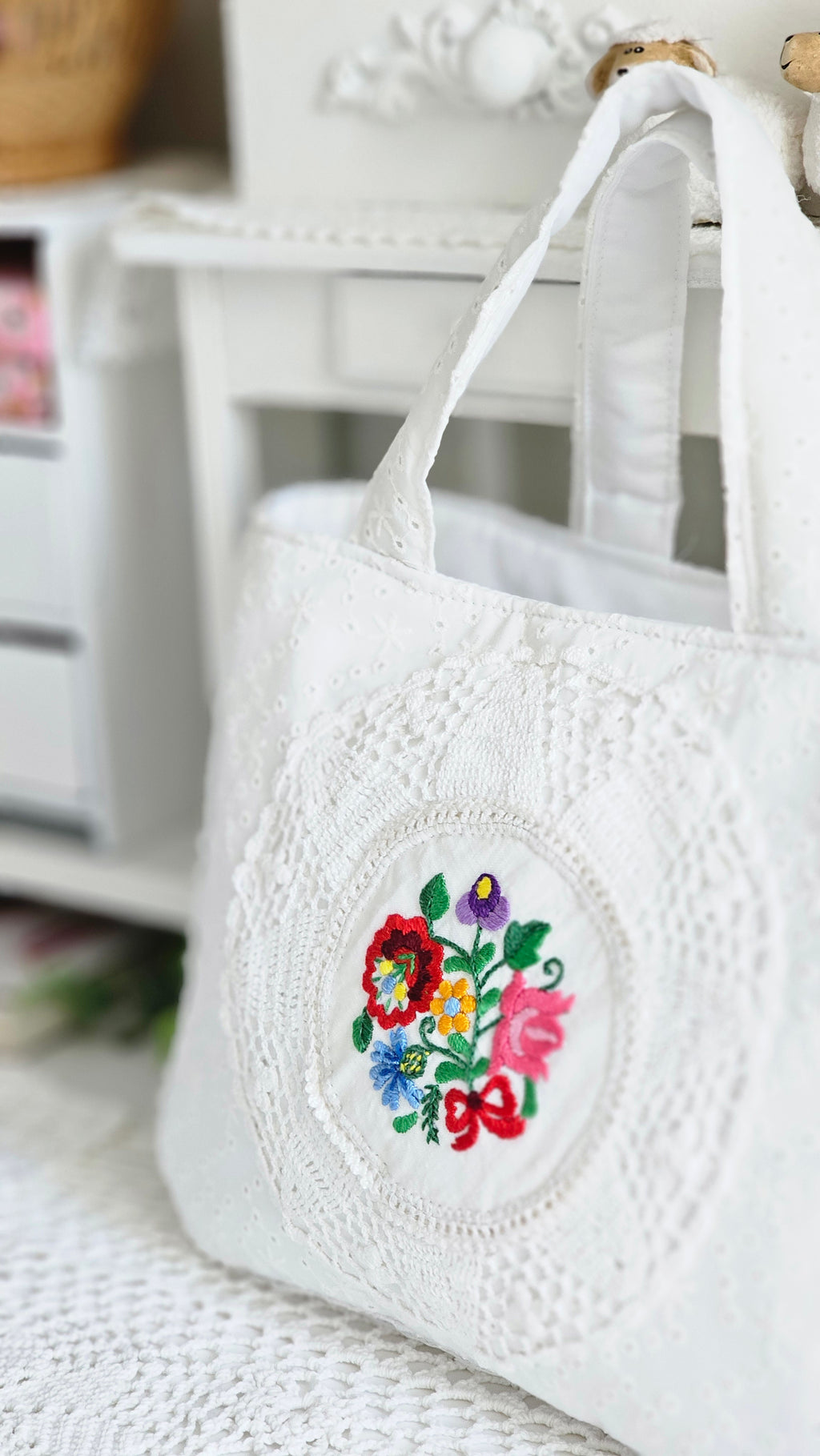Joli sac blanc avec broderie