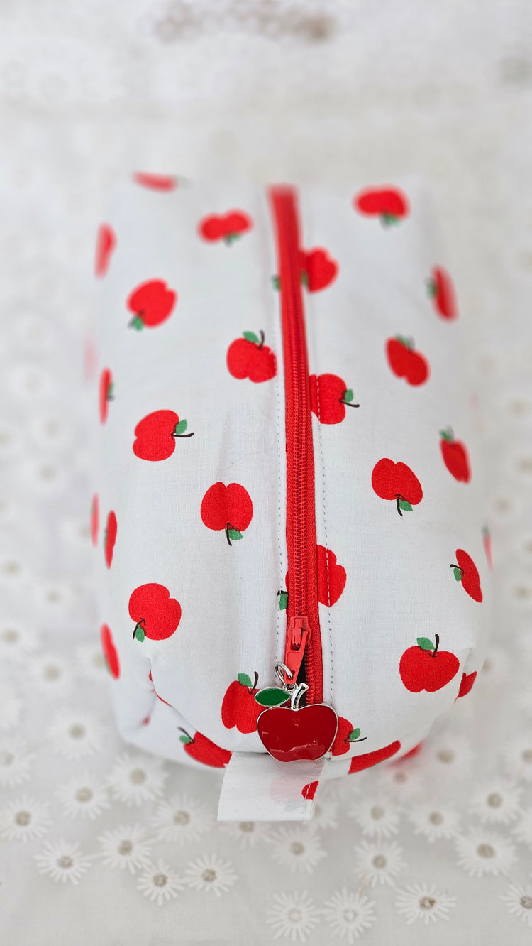 Trousse petites pommes rouges