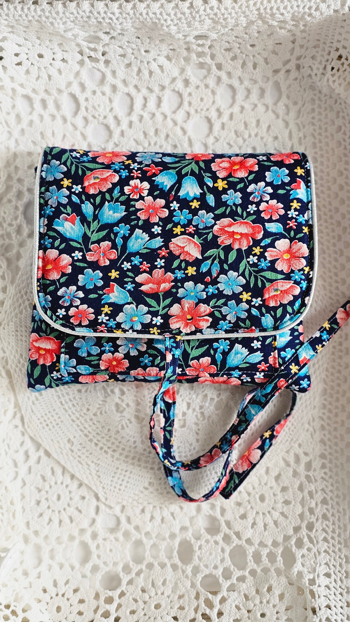 Pochette tissu coton fleuri et passepoil