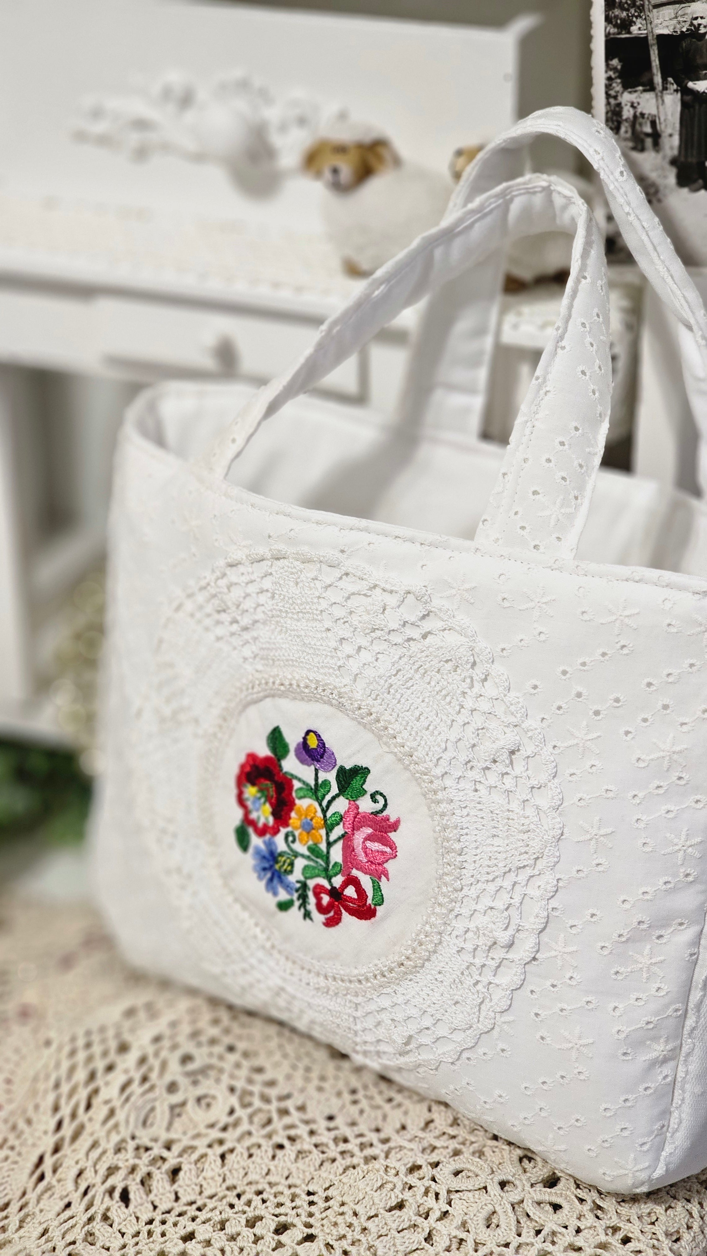 Joli sac blanc avec broderie