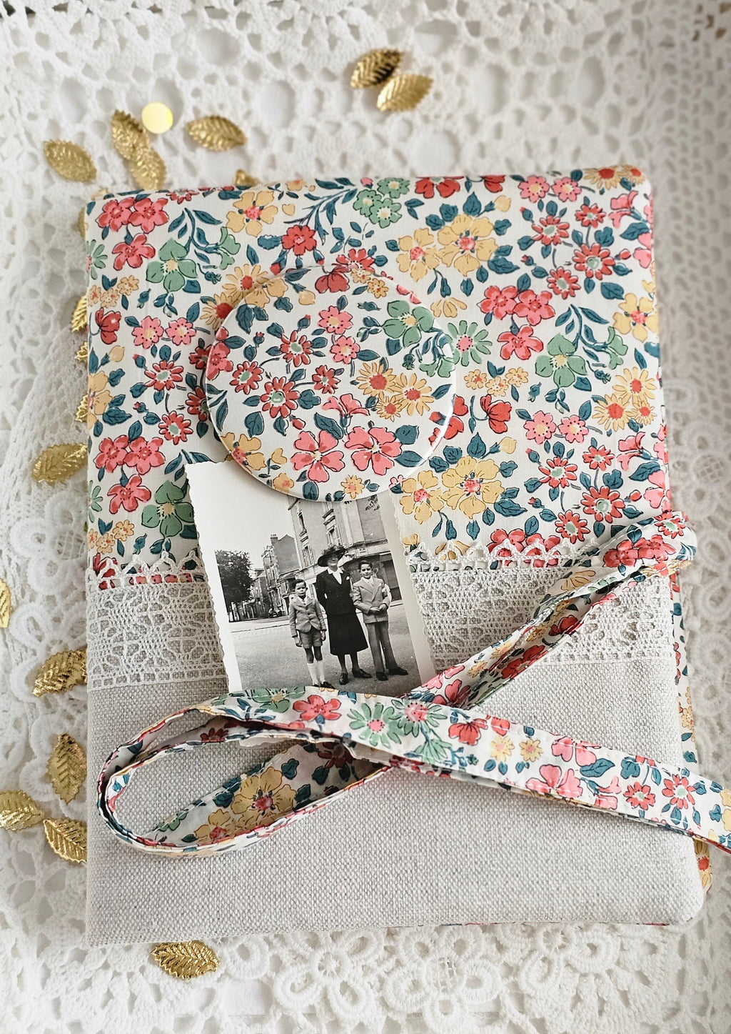 Protège cahier liberty et dentelle avec magnet