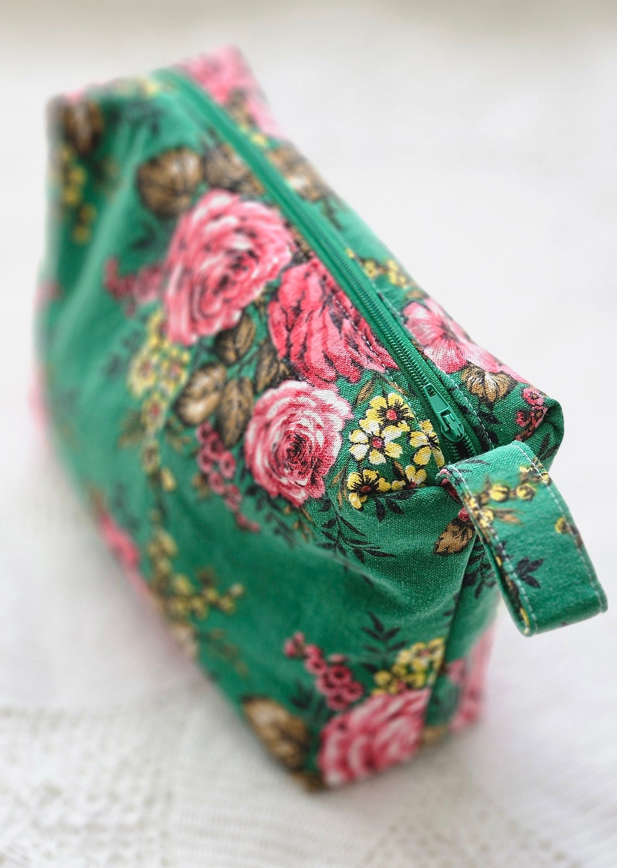 Trousse tissu fleuri vintage vert
