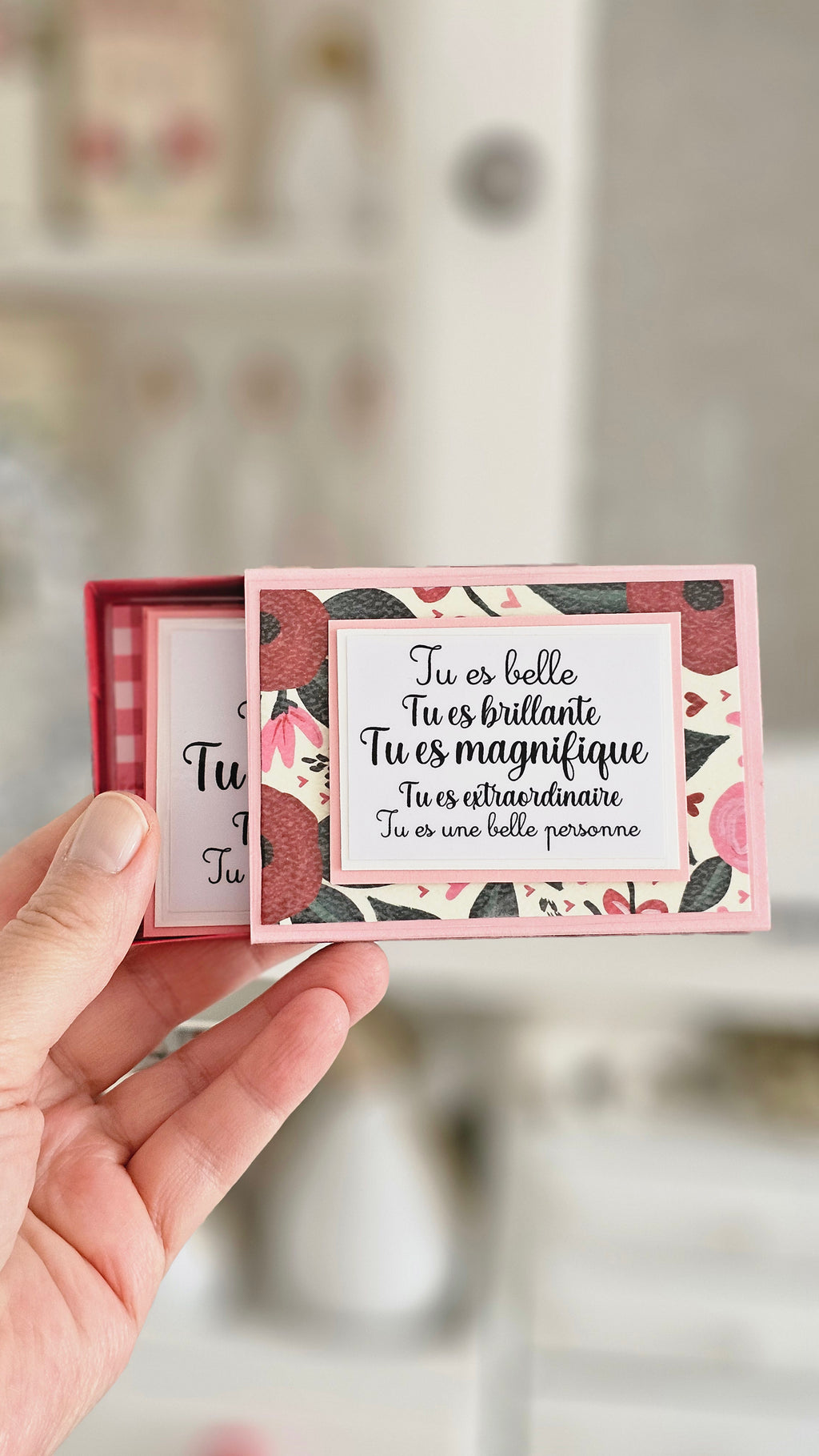 Tote bag et boîte avec cartes texte