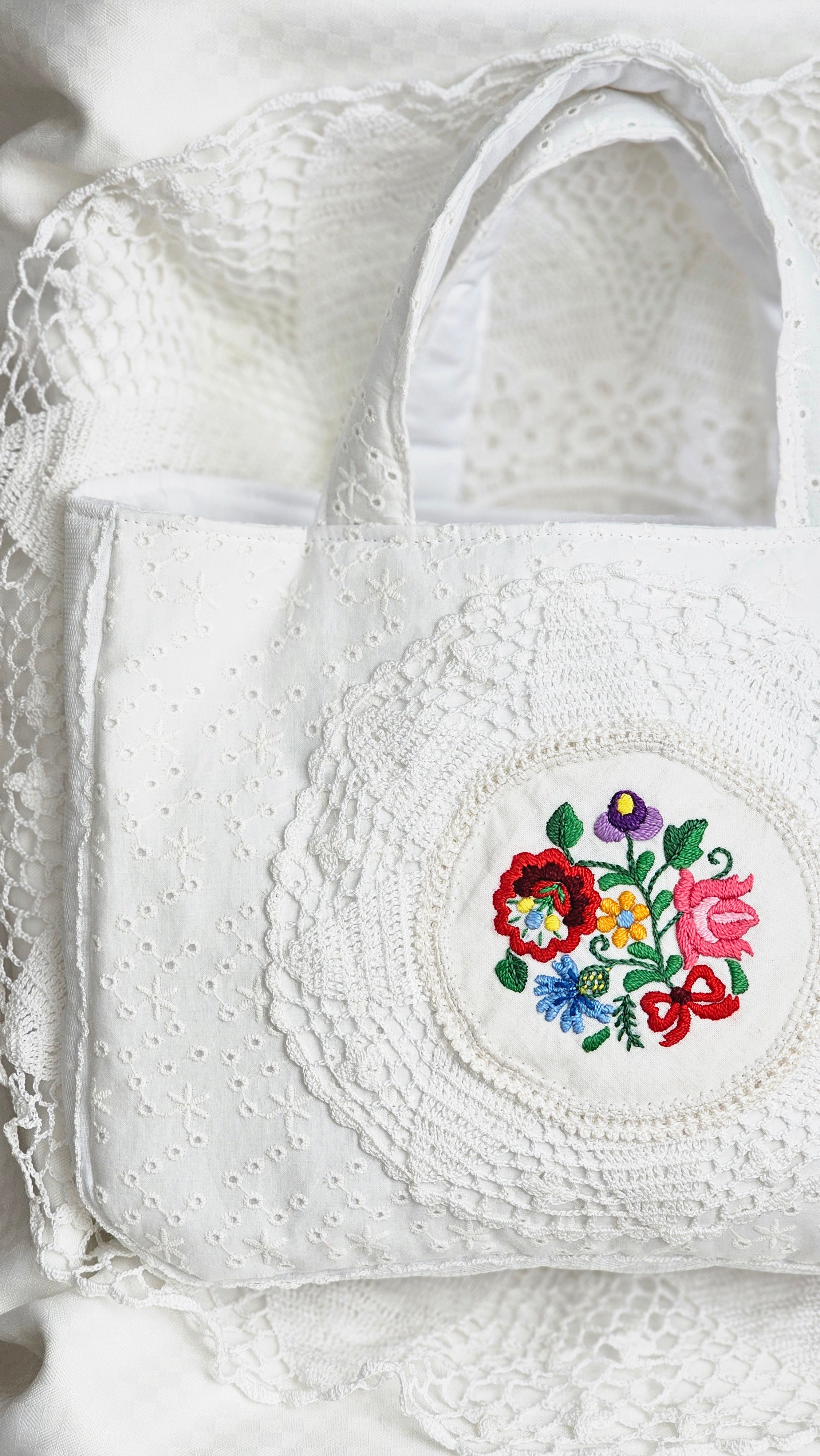 Joli sac blanc avec broderie