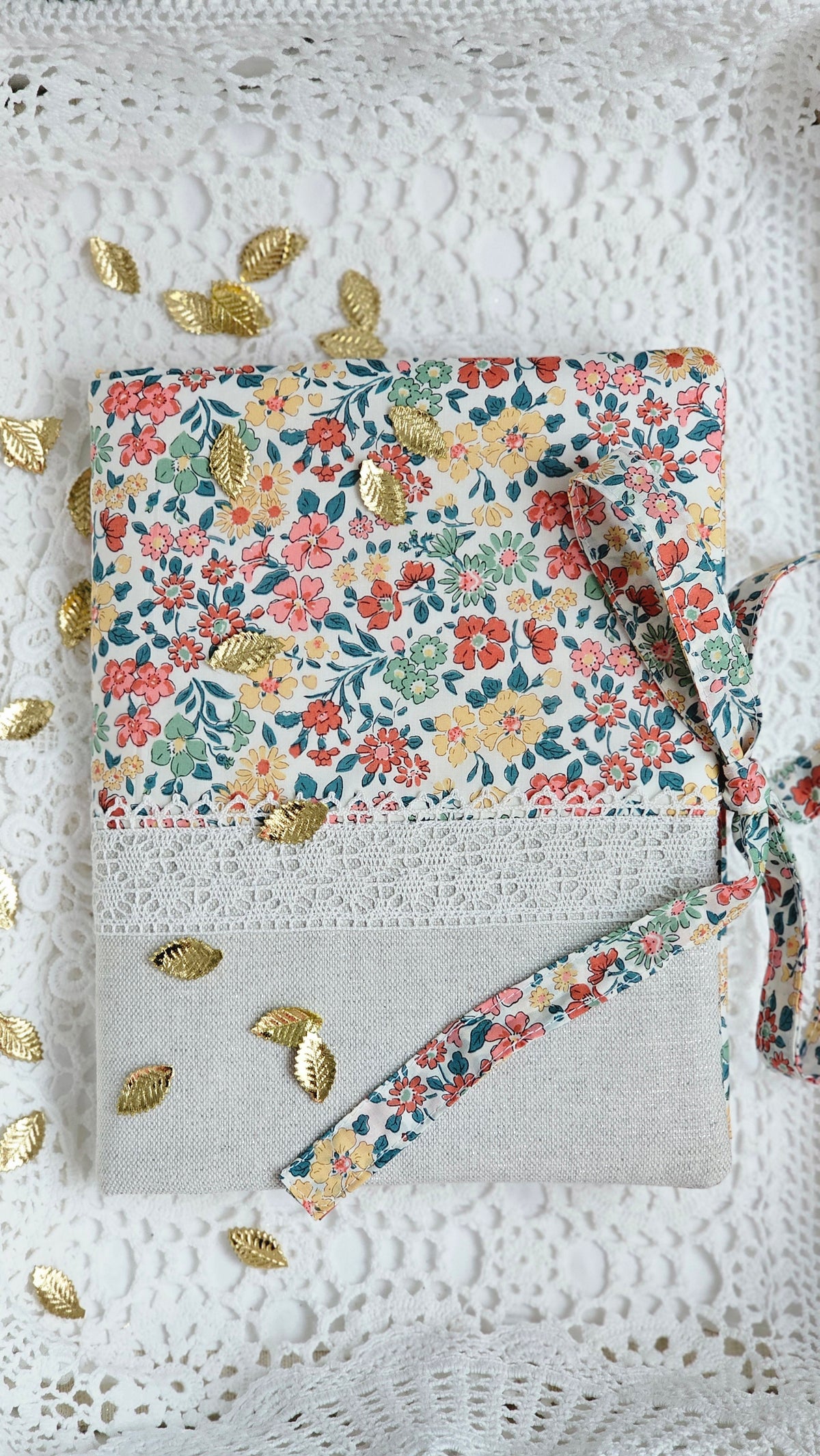 Protège cahier liberty et dentelle avec magnet