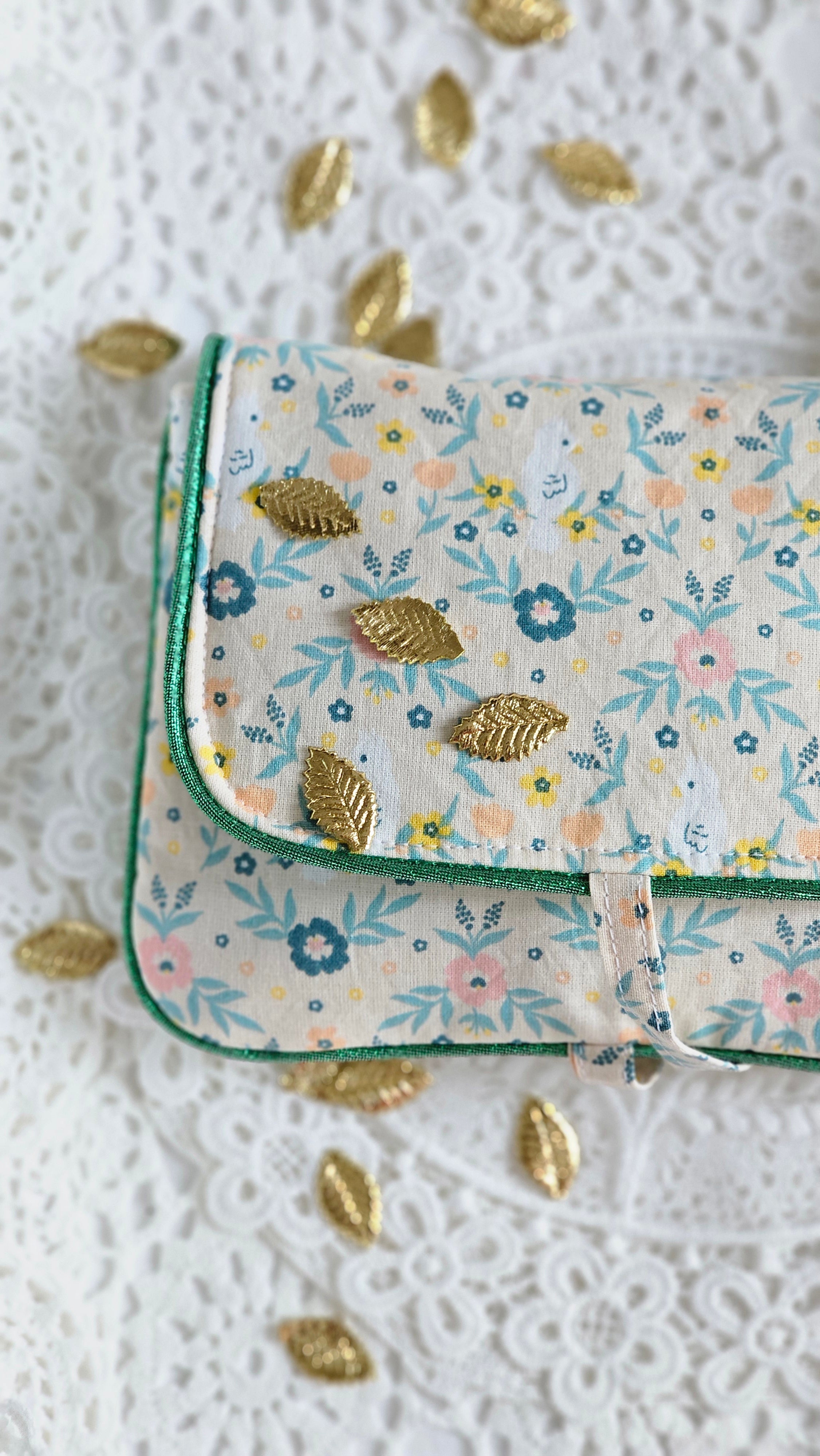 Mini pochette tissu coton fleuri et passepoil