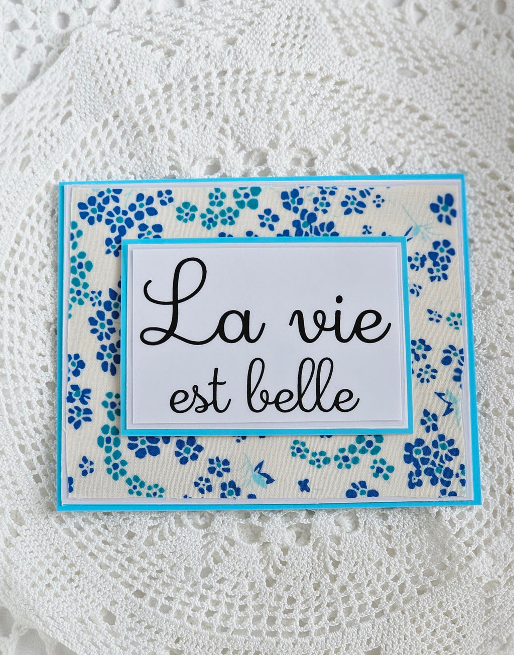 Carte en papier la vie est belle