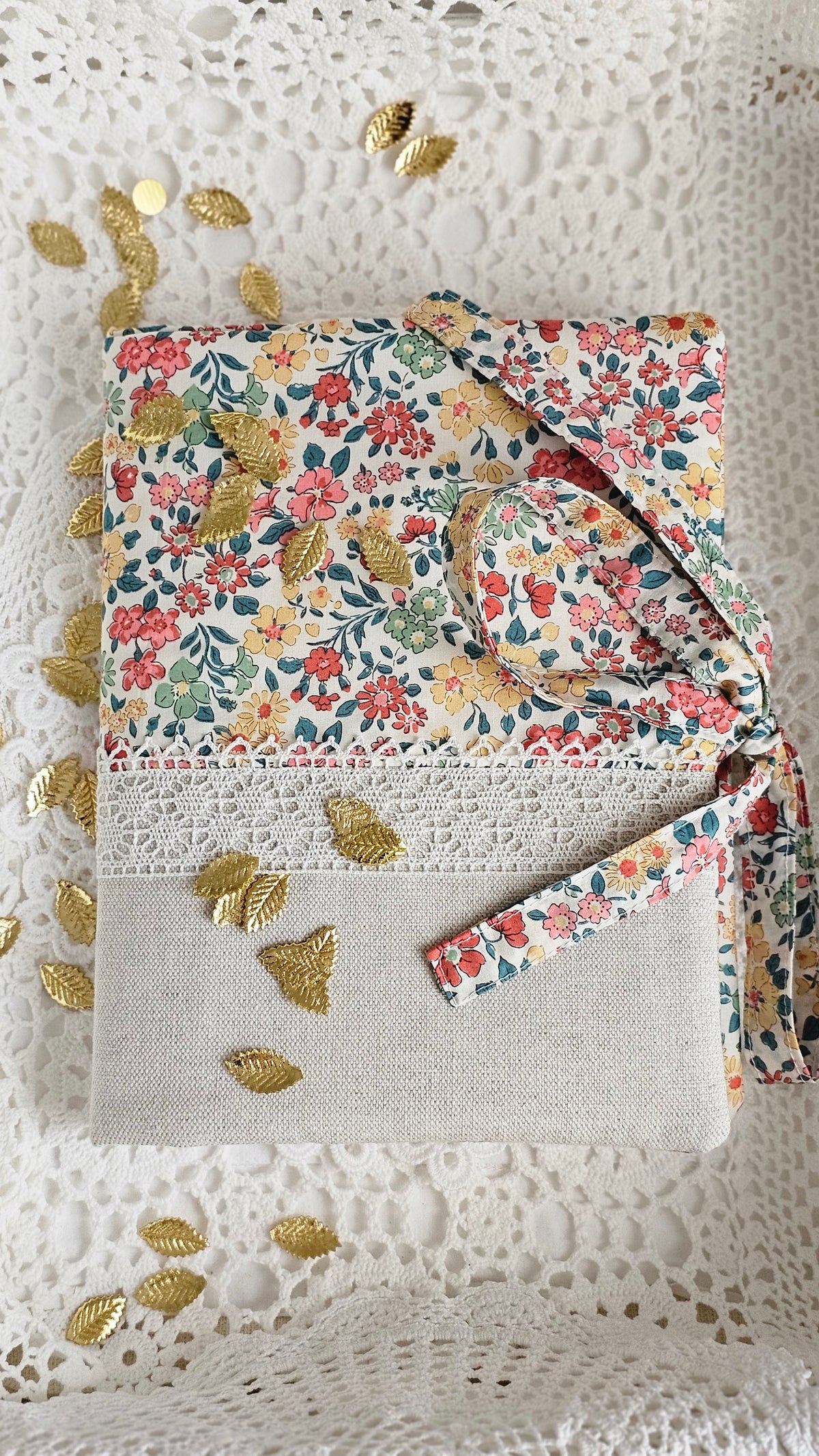 Protège cahier liberty et dentelle avec magnet