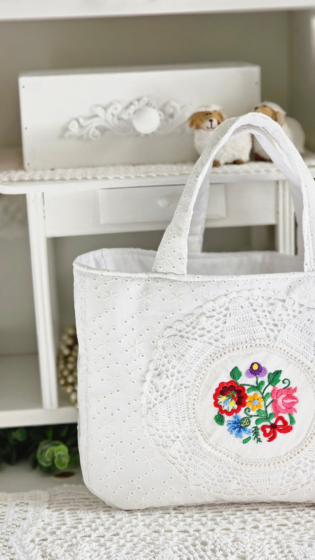 Joli sac blanc avec broderie