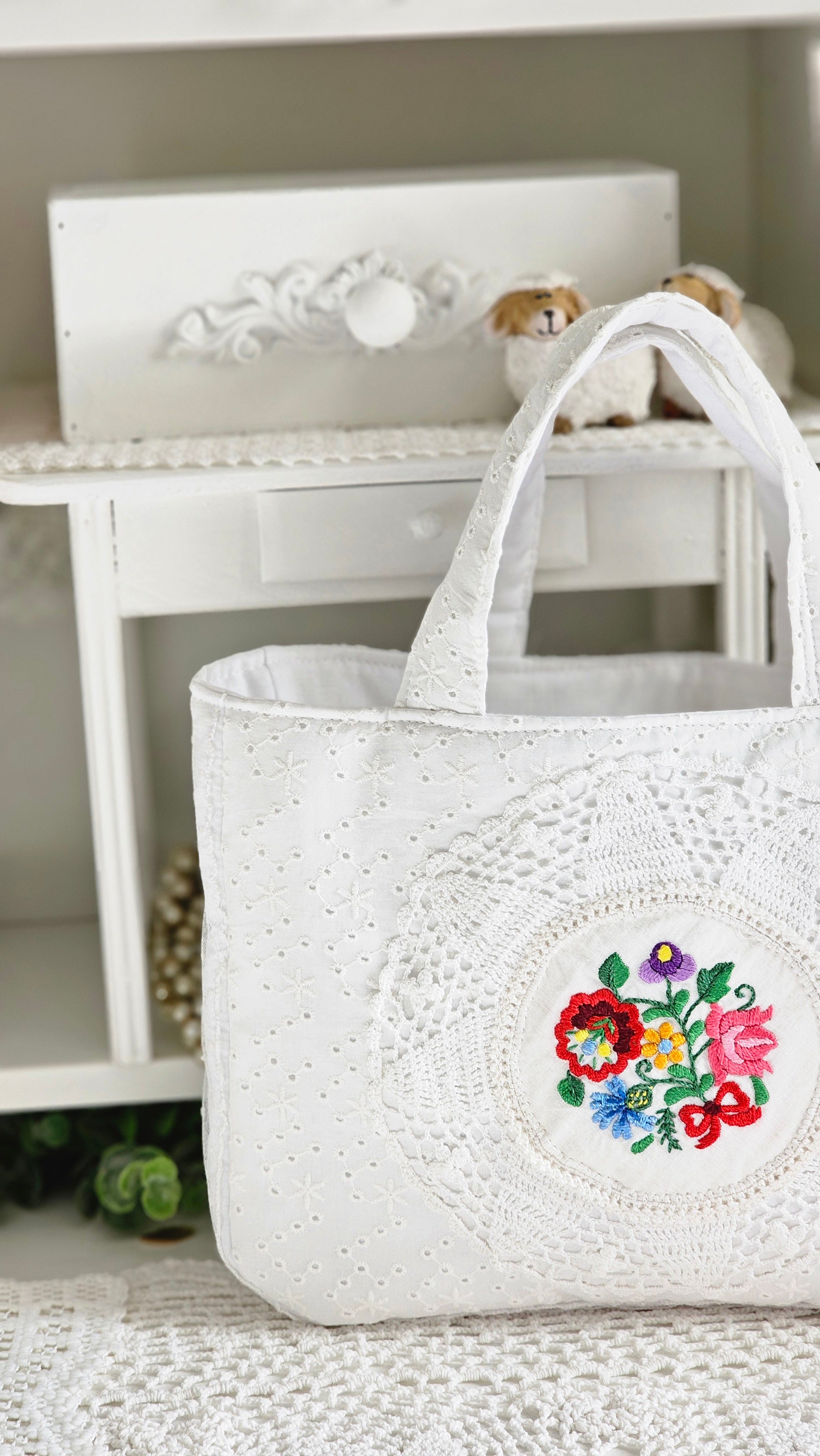 Joli sac blanc avec broderie